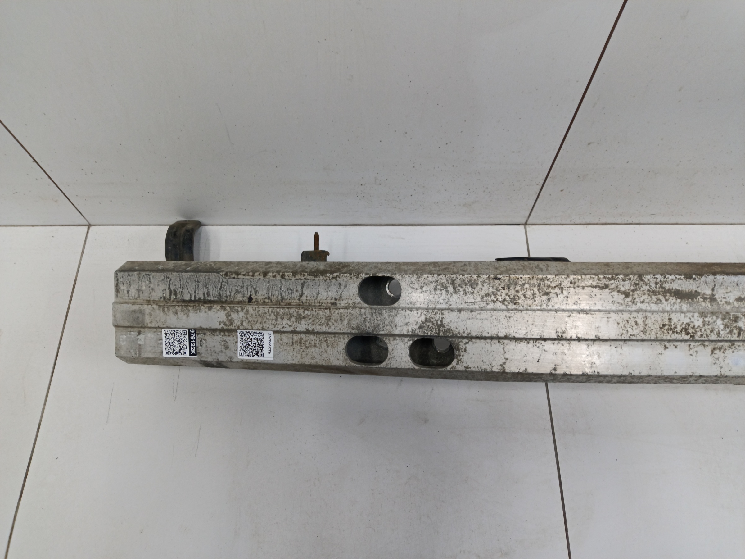 Усилитель переднего бампера нижний Toyota Land Cruiser 200