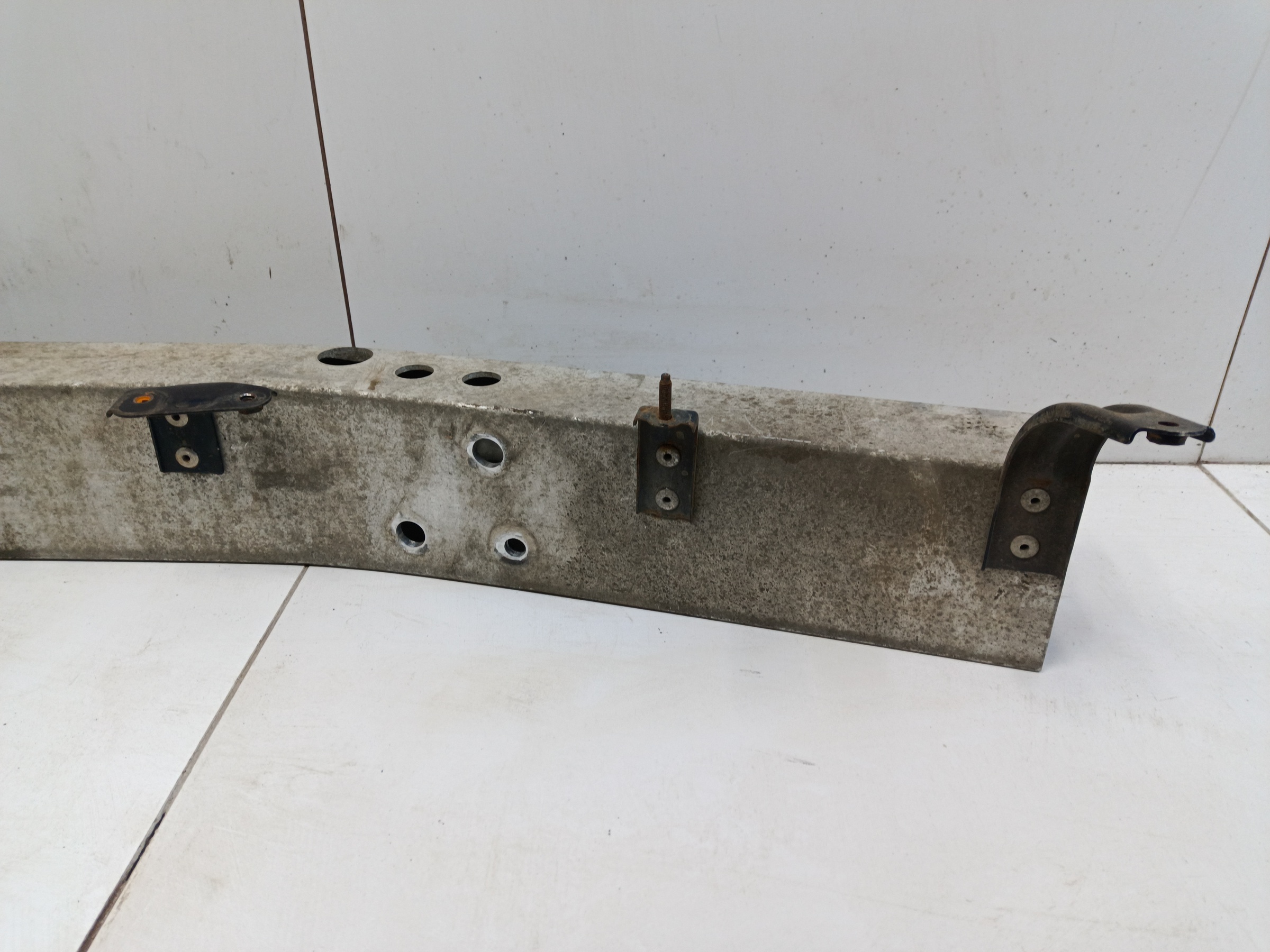 Усилитель переднего бампера нижний Toyota Land Cruiser 200