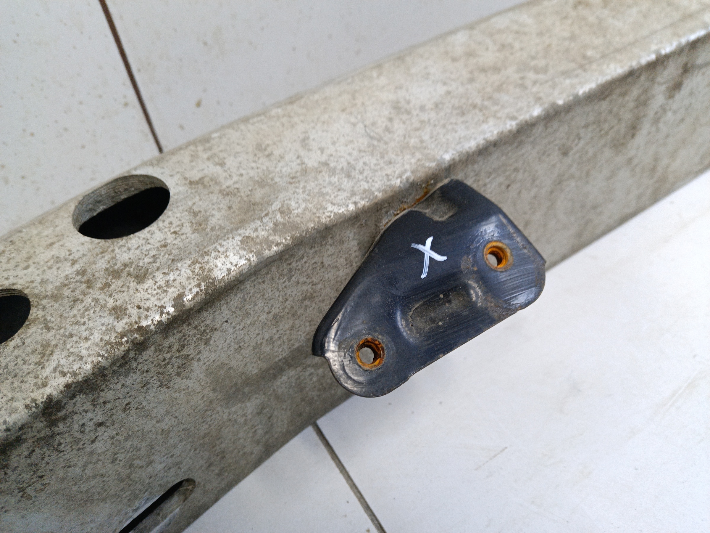 Усилитель переднего бампера нижний Toyota Land Cruiser 200