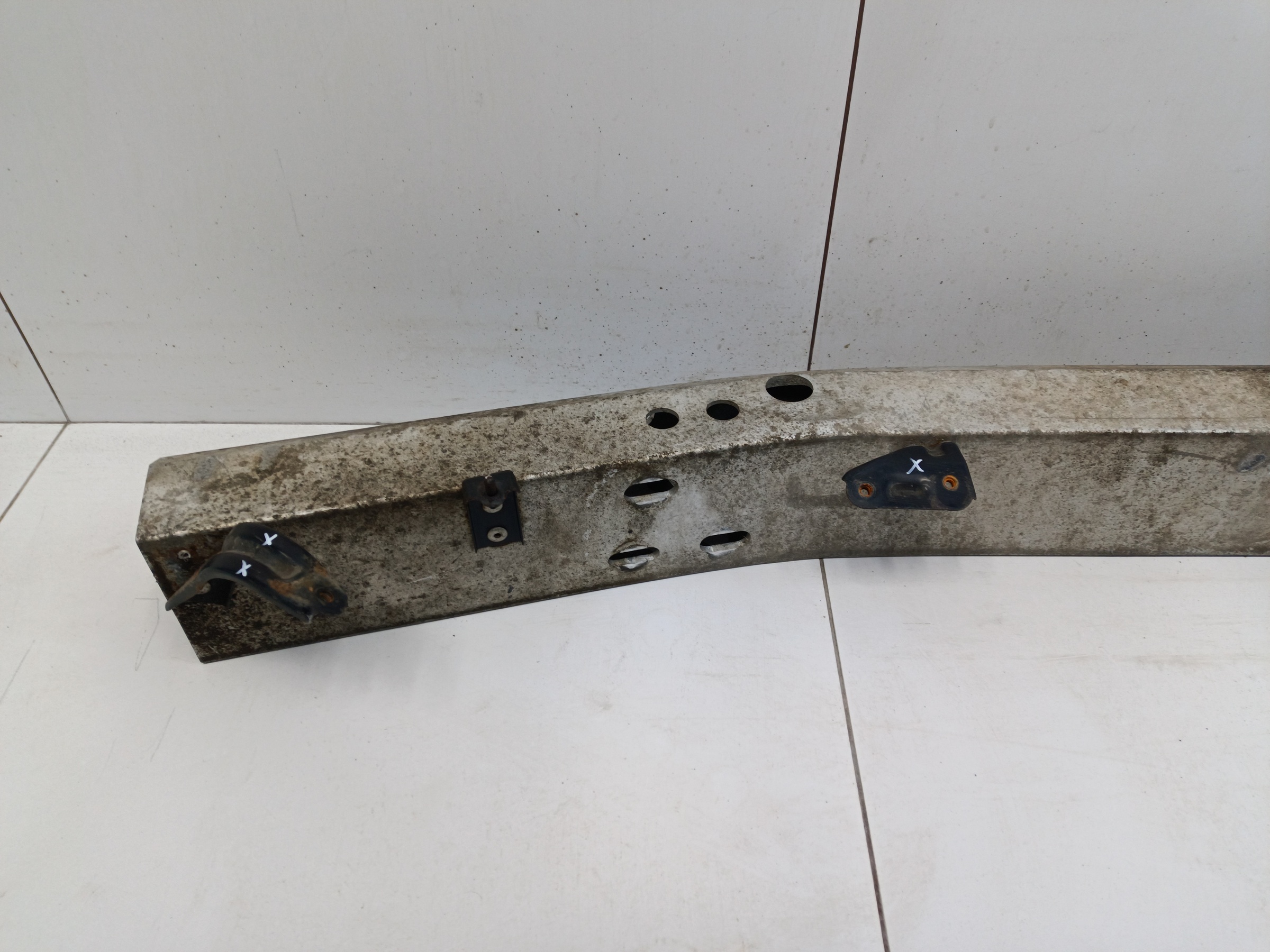 Усилитель переднего бампера нижний Toyota Land Cruiser 200