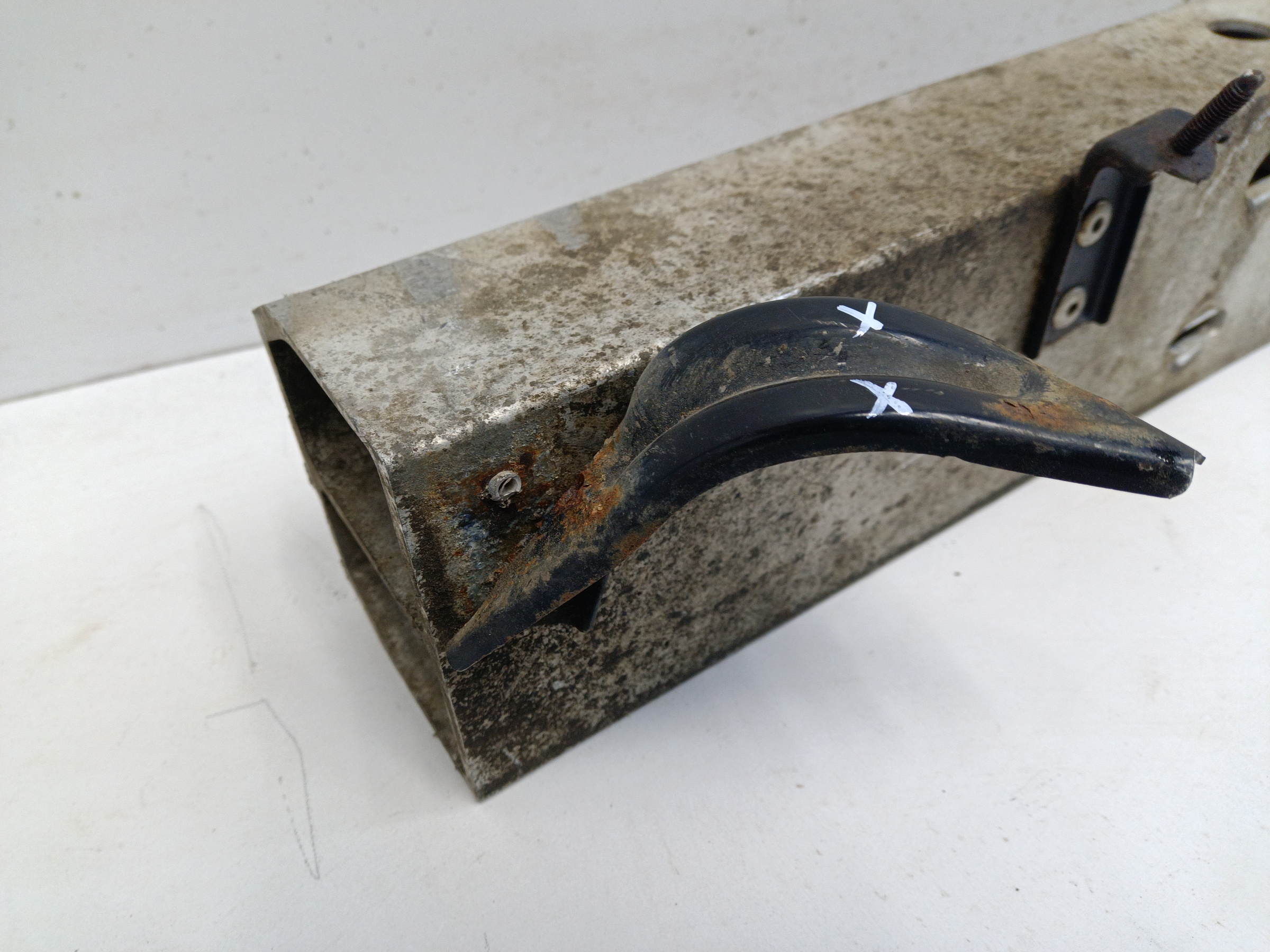 Усилитель переднего бампера нижний Toyota Land Cruiser 200