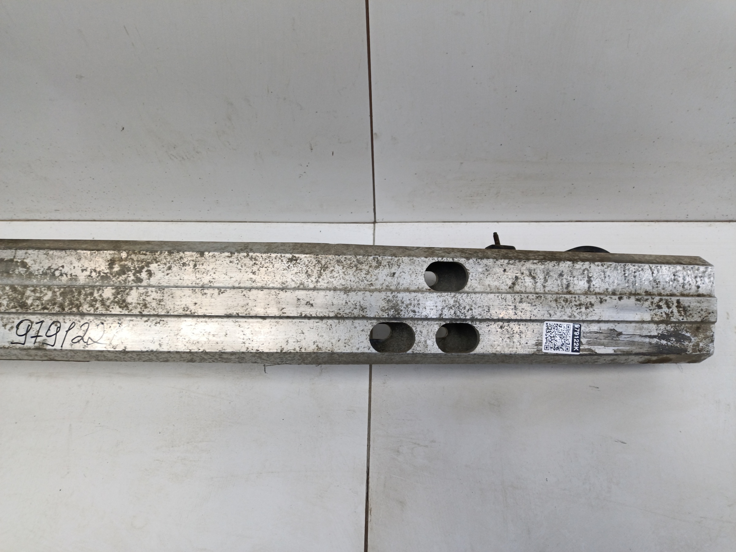 Усилитель переднего бампера нижний Toyota Land Cruiser 200