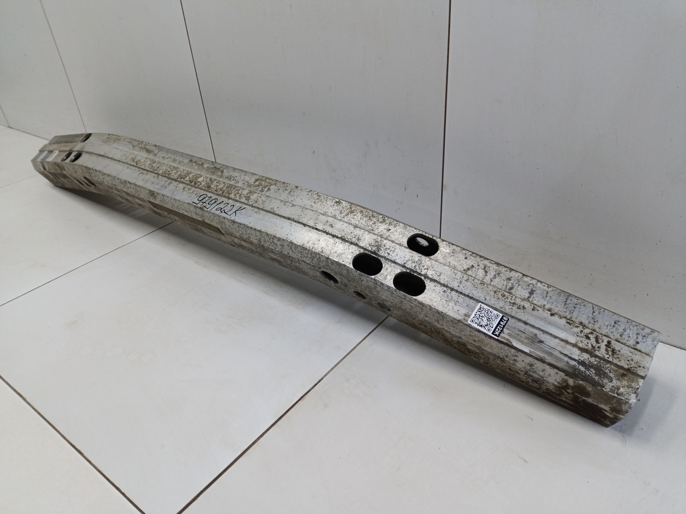 Усилитель переднего бампера нижний Toyota Land Cruiser 200