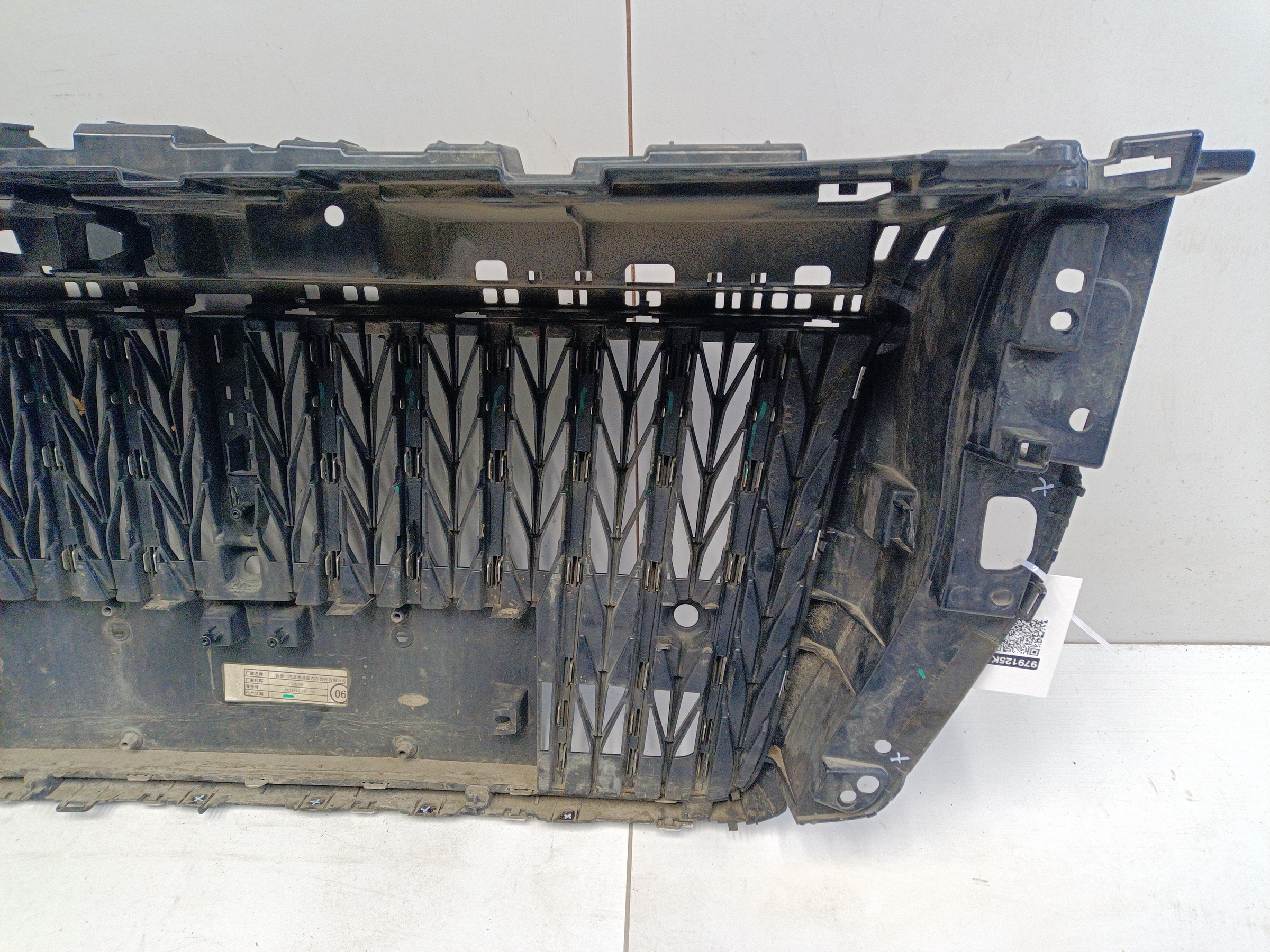 Решётка радиатора Hongqi H5 2