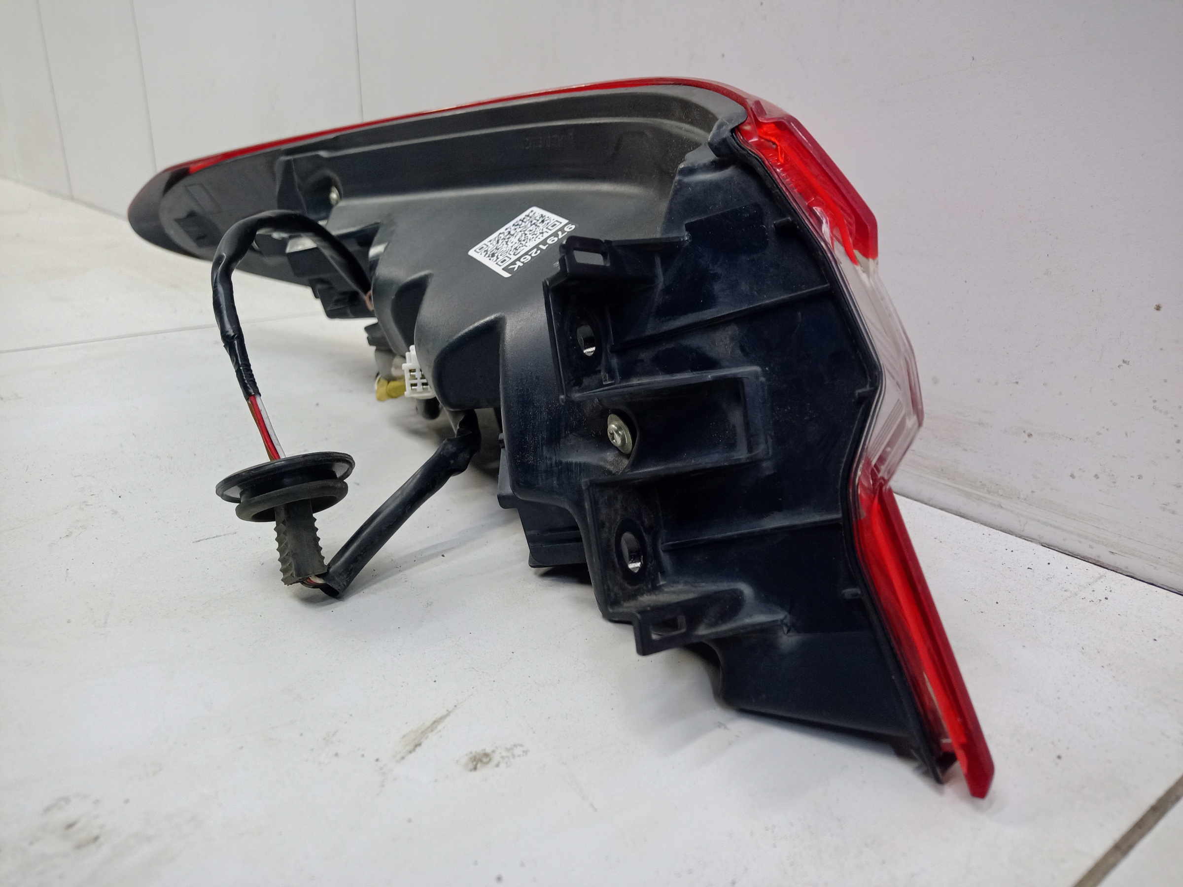 Фонарь задний правый наружный Toyota Camry V70 LED