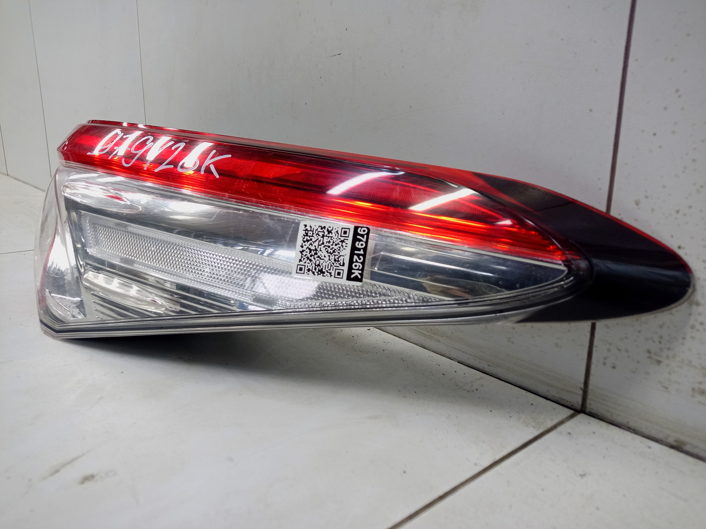 Фонарь задний правый наружный Toyota Camry V70 LED