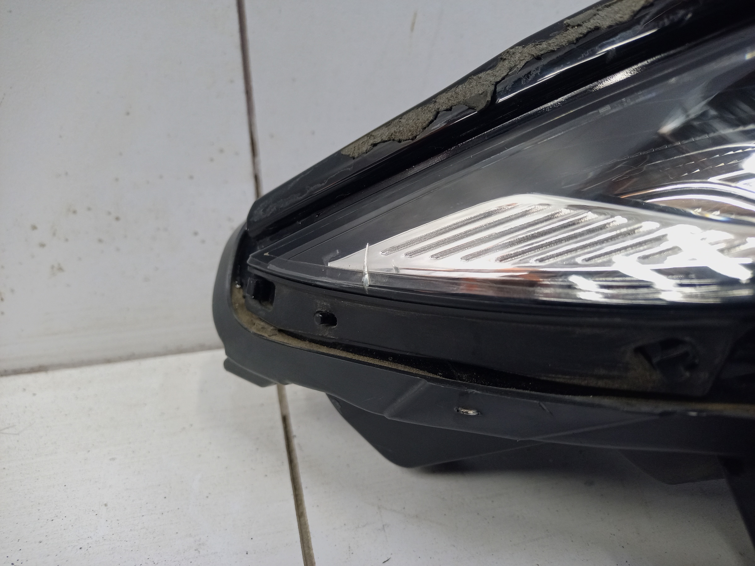 Фара ДХО передняя правая с повторителем Hongqi E-HS9