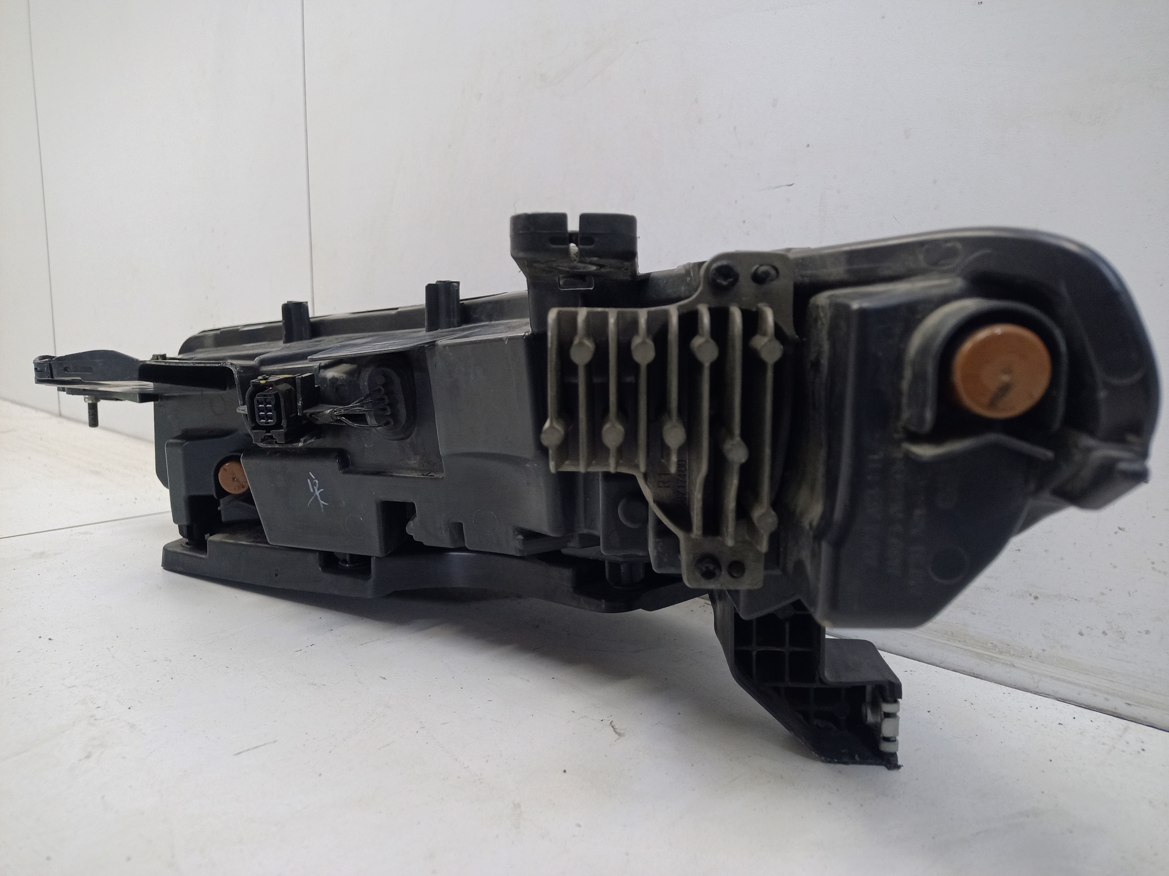 Фара ДХО передняя правая с повторителем Hongqi E-HS9