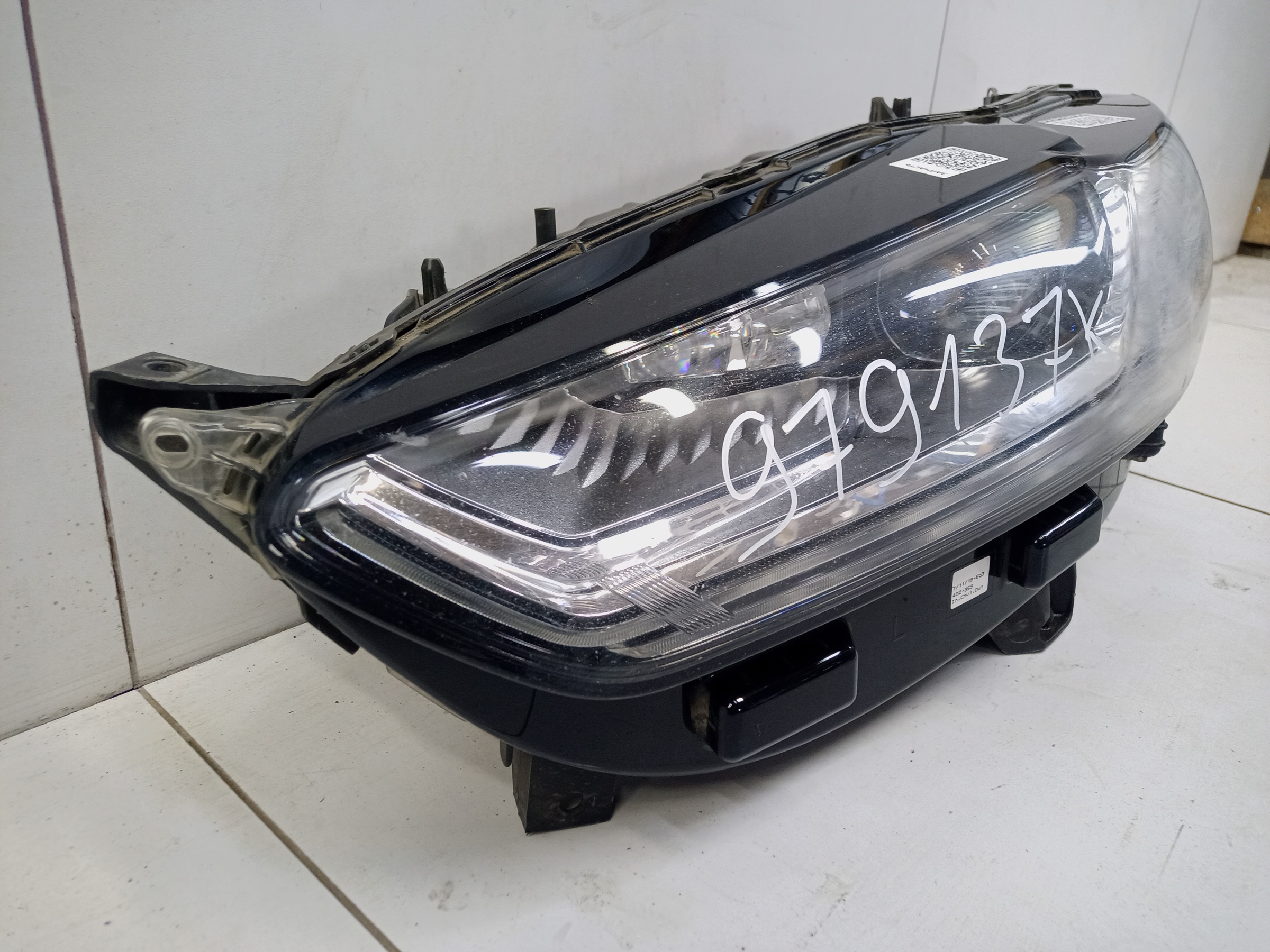 Фара передняя левая Ford Mondeo 5 LED