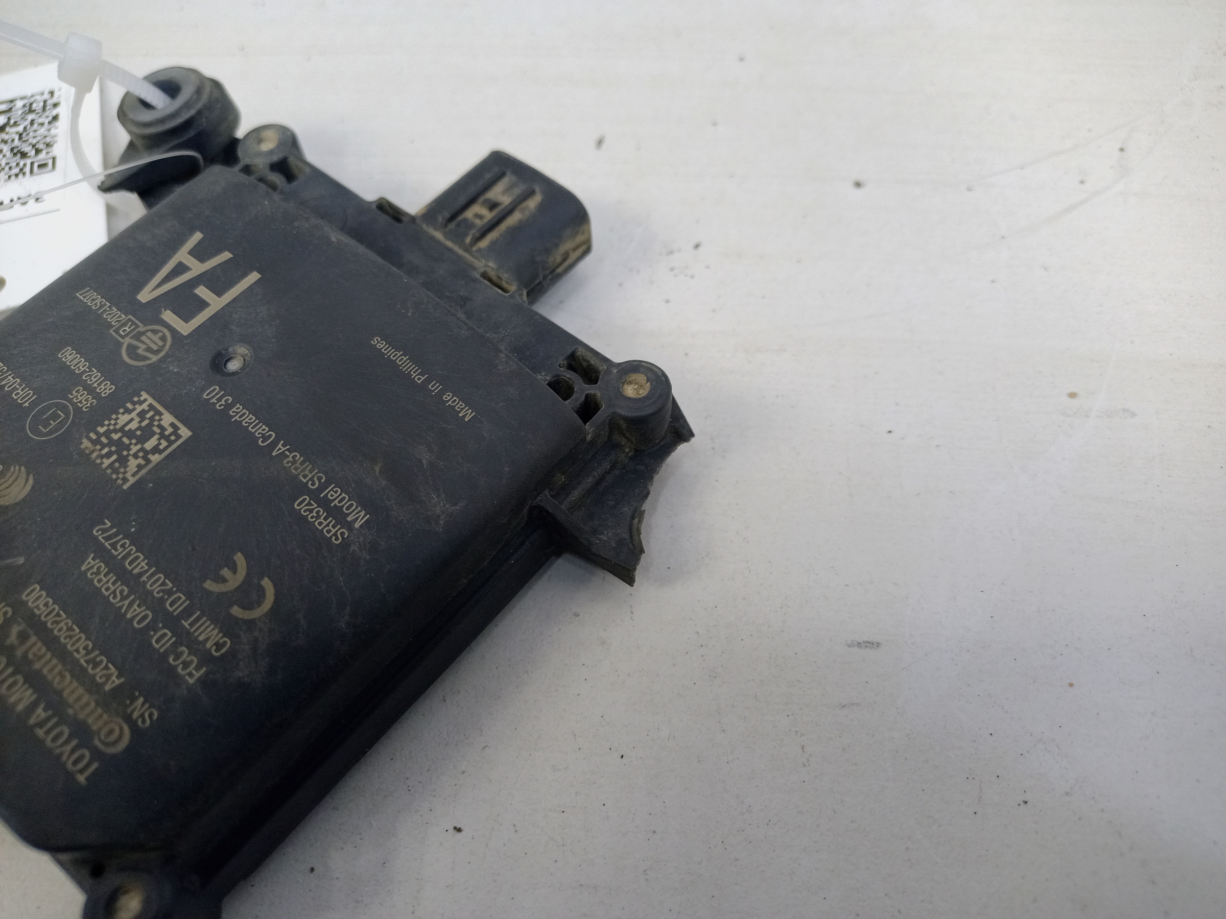 Датчик контроля слепых зон pзадний правый Toyota Land Cruiser 200 Restail 2