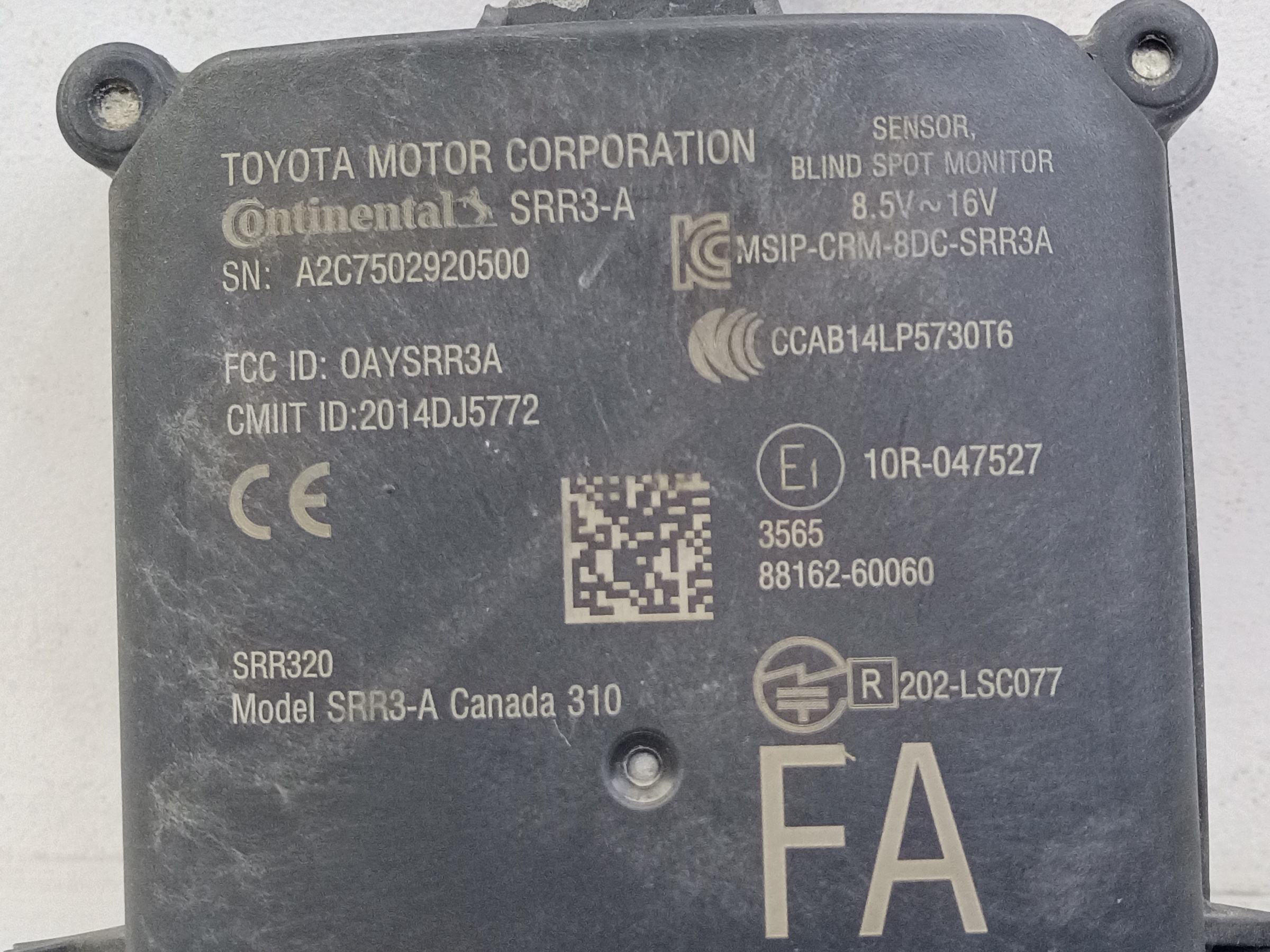 Датчик контроля слепых зон pзадний правый Toyota Land Cruiser 200 Restail 2