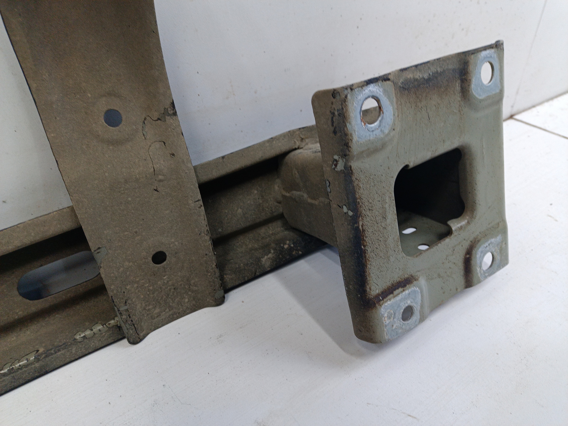 Усилитель заднего бампера Haval Jolion