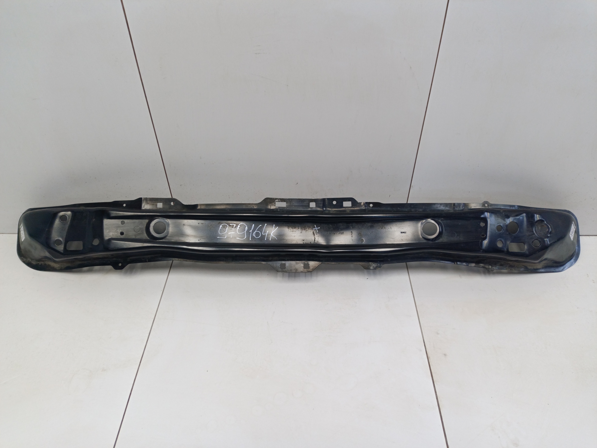 Усилитель переднего бампера Renault Arkana