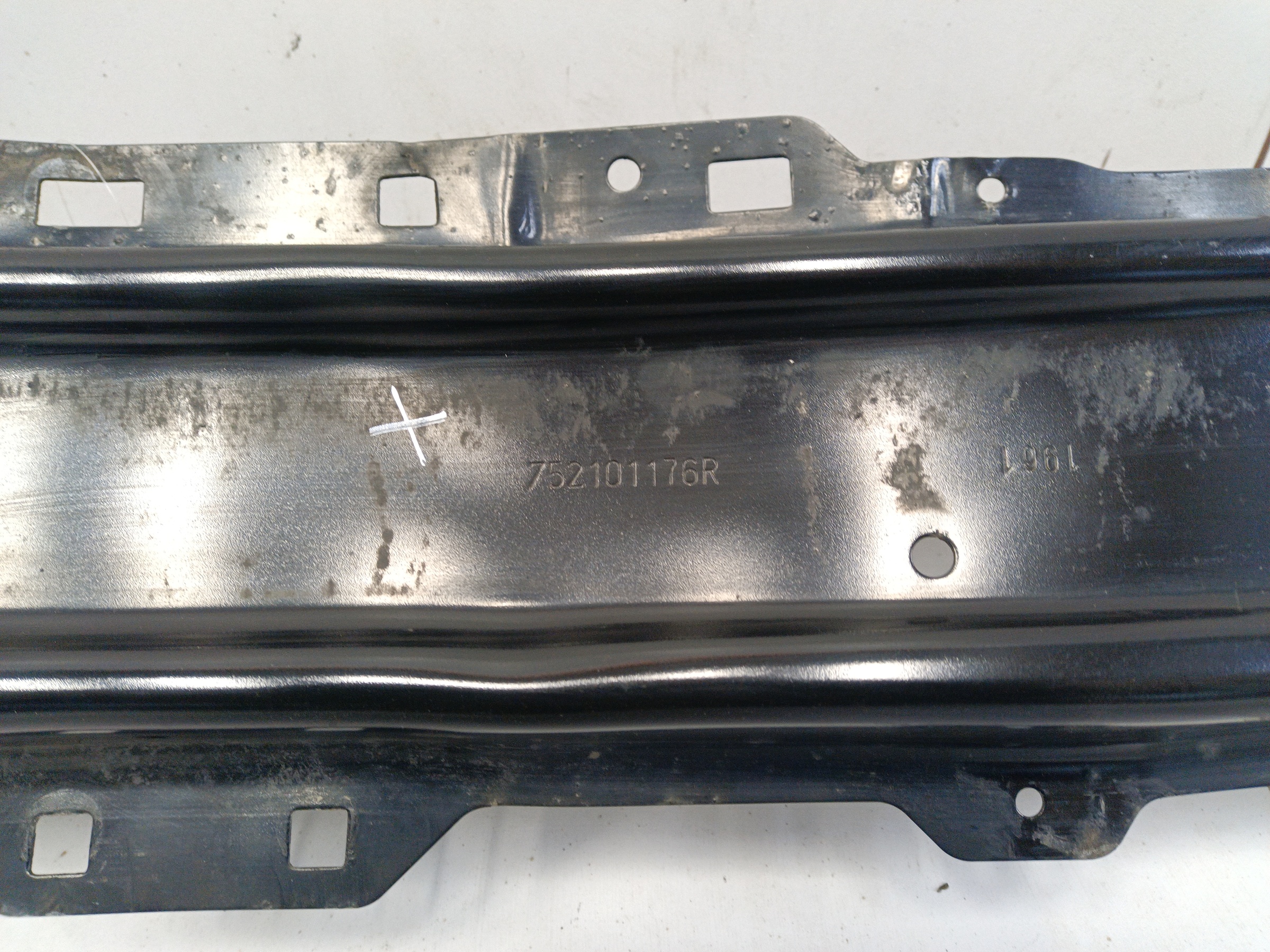 Усилитель переднего бампера Renault Arkana