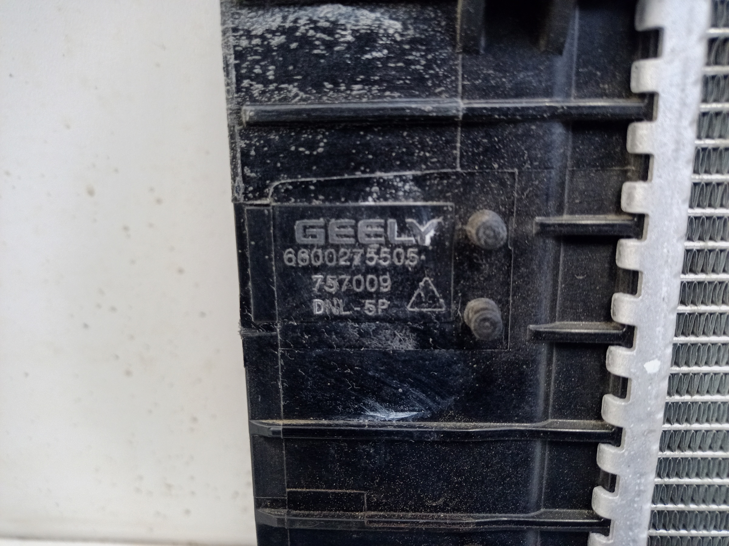 Радиатор охлаждения двигателя Geely Tugella