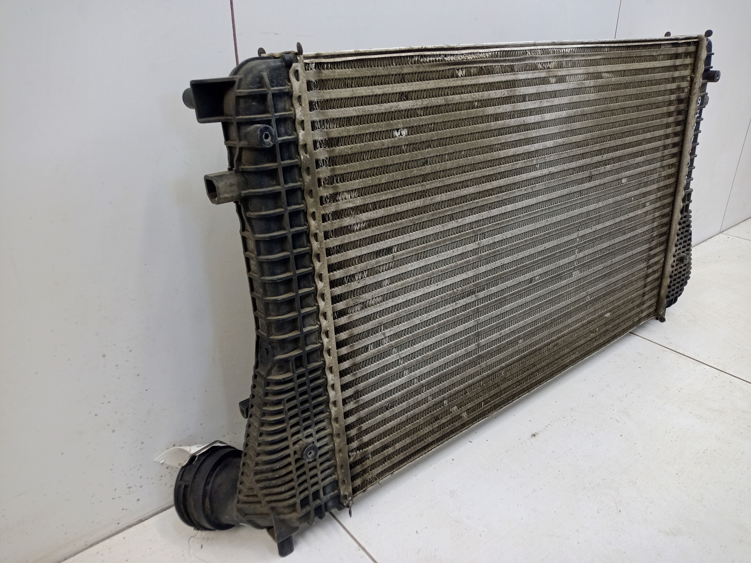 Радиатор турбины "интеркулер" Volkswagen Tiguan 1