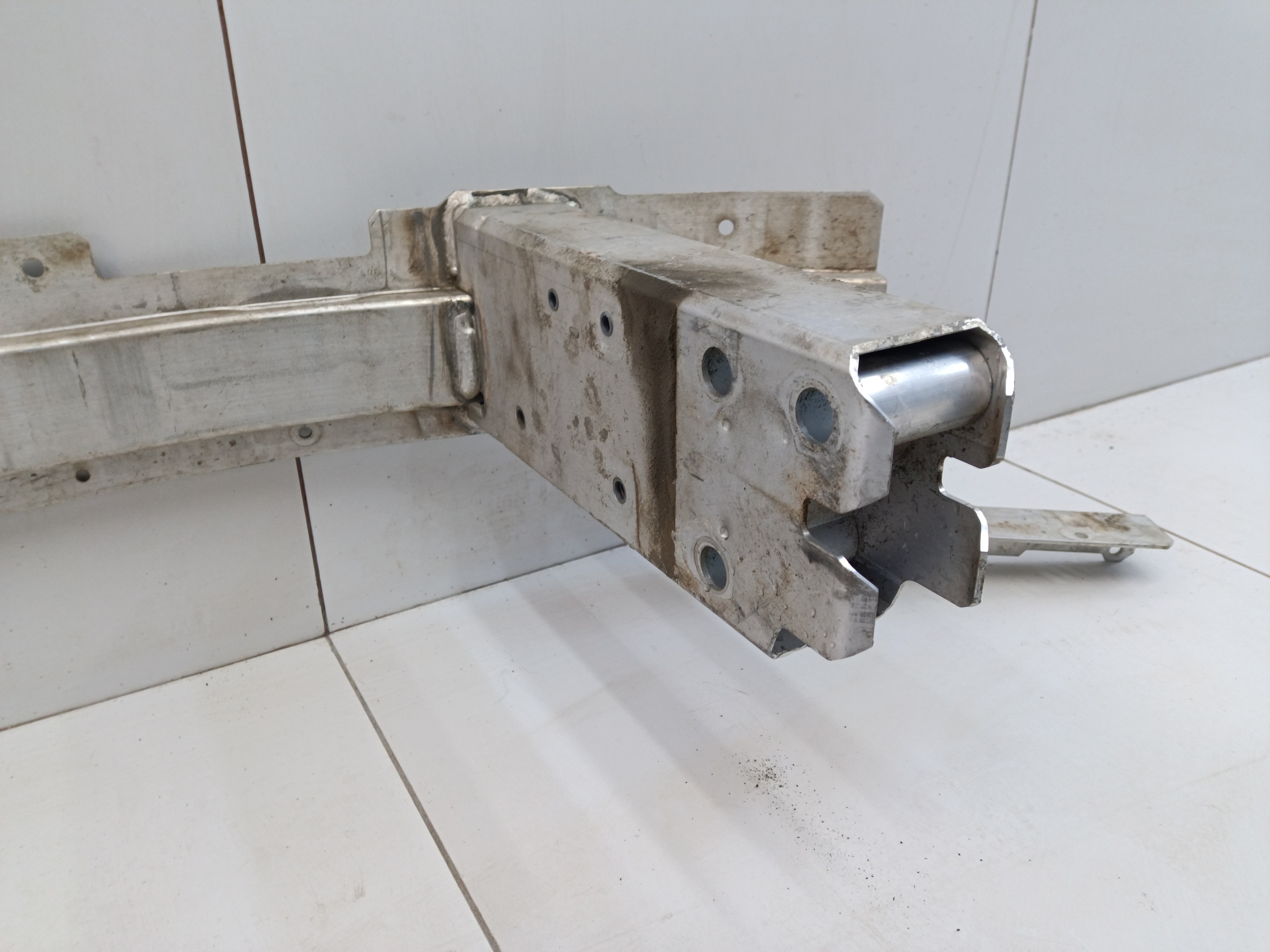 Усилитель переднего бампера BMW X7 G07