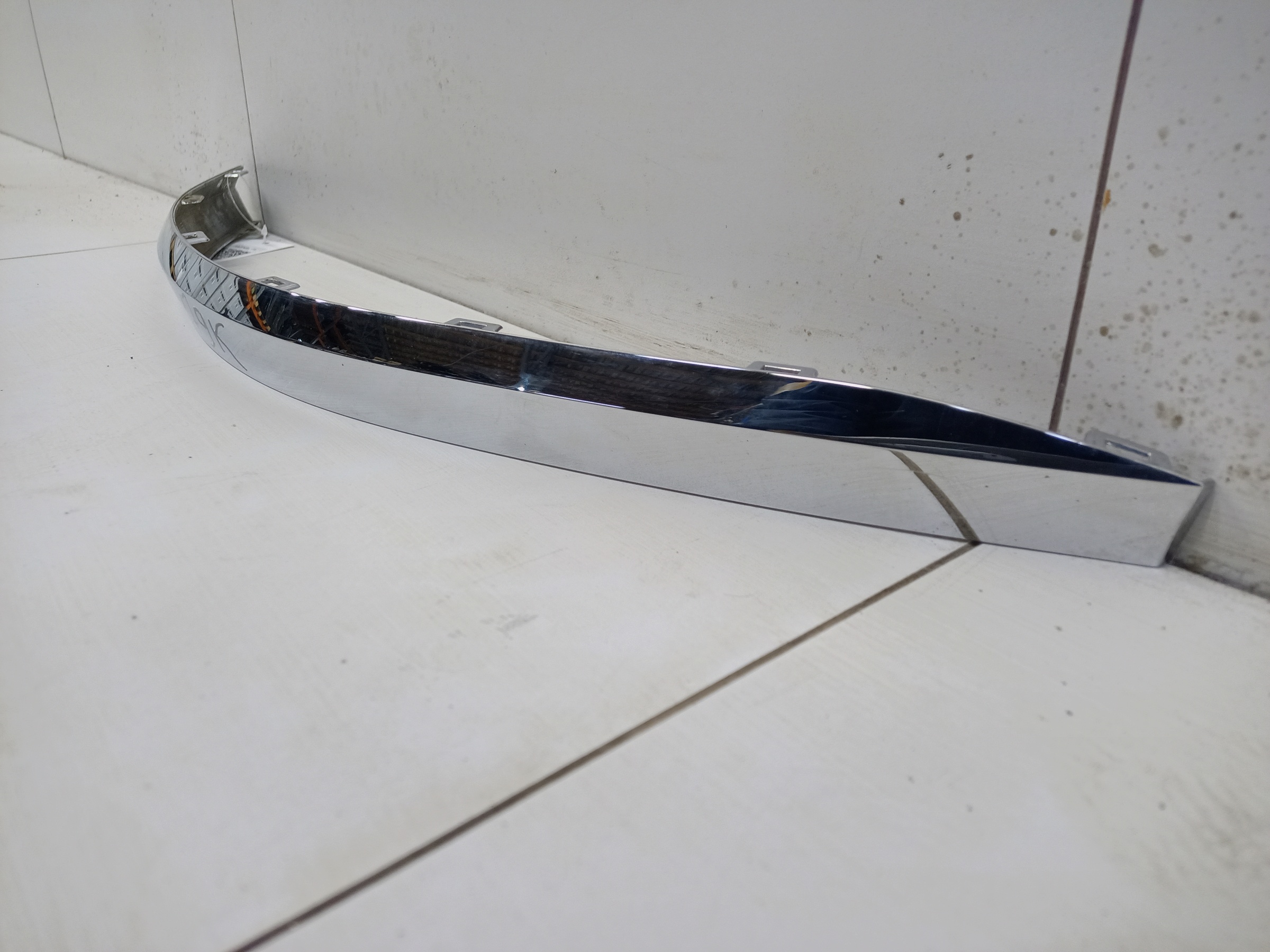 Накладка хром заднего бампера правая Volkswagen Touareg 3