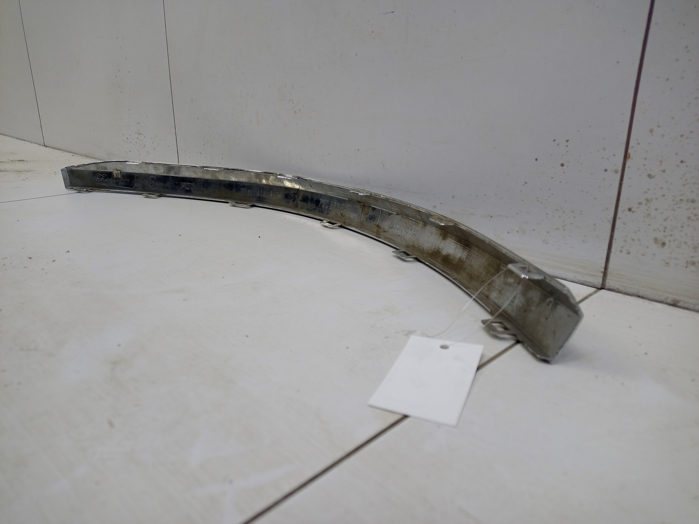 Накладка хром заднего бампера правая Volkswagen Touareg 3