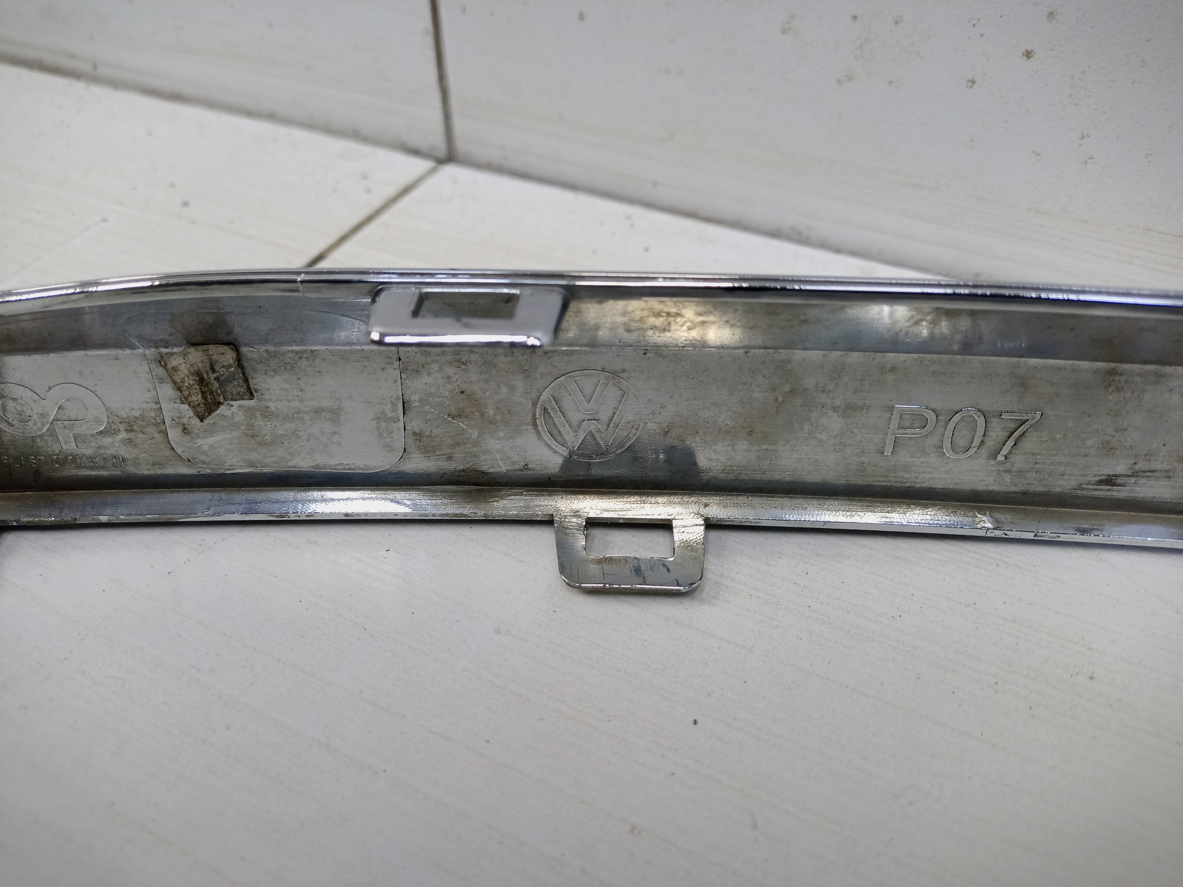 Накладка хром заднего бампера правая Volkswagen Touareg 3