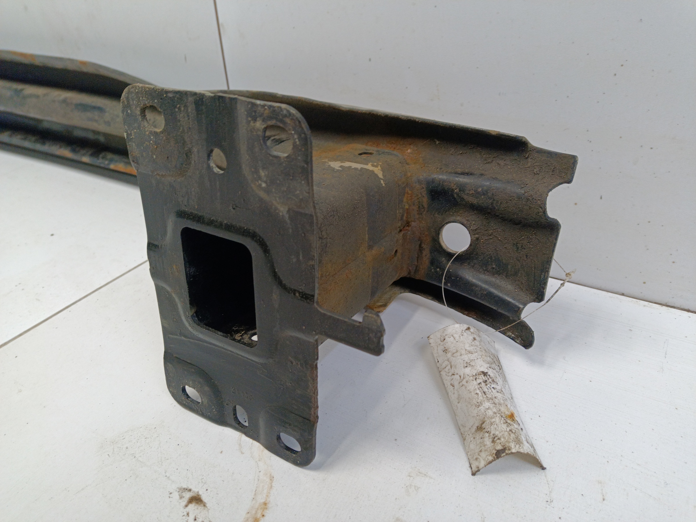 Усилитель заднего бампера Volkswagen Tiguan 2