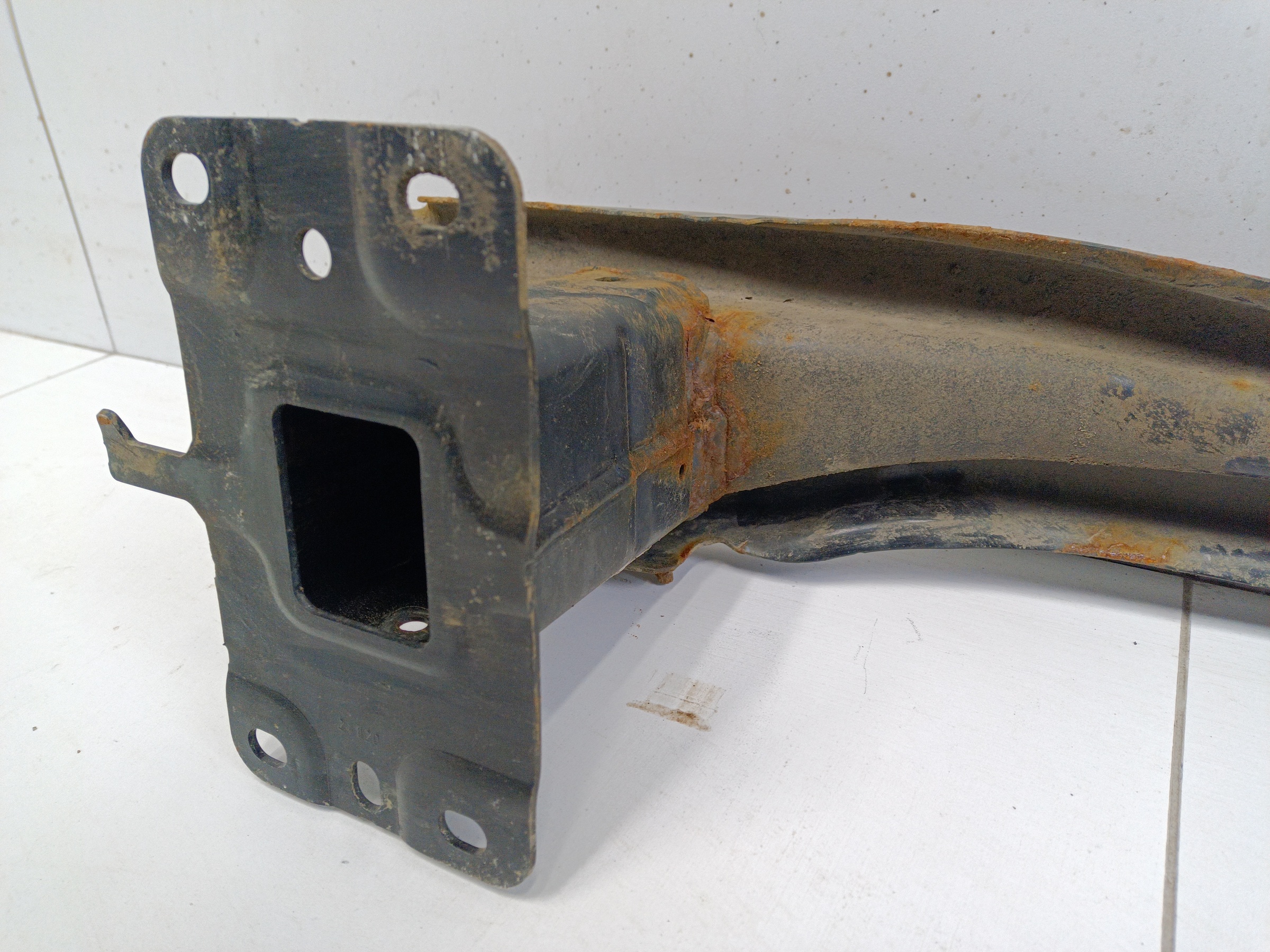 Усилитель заднего бампера Volkswagen Tiguan 2