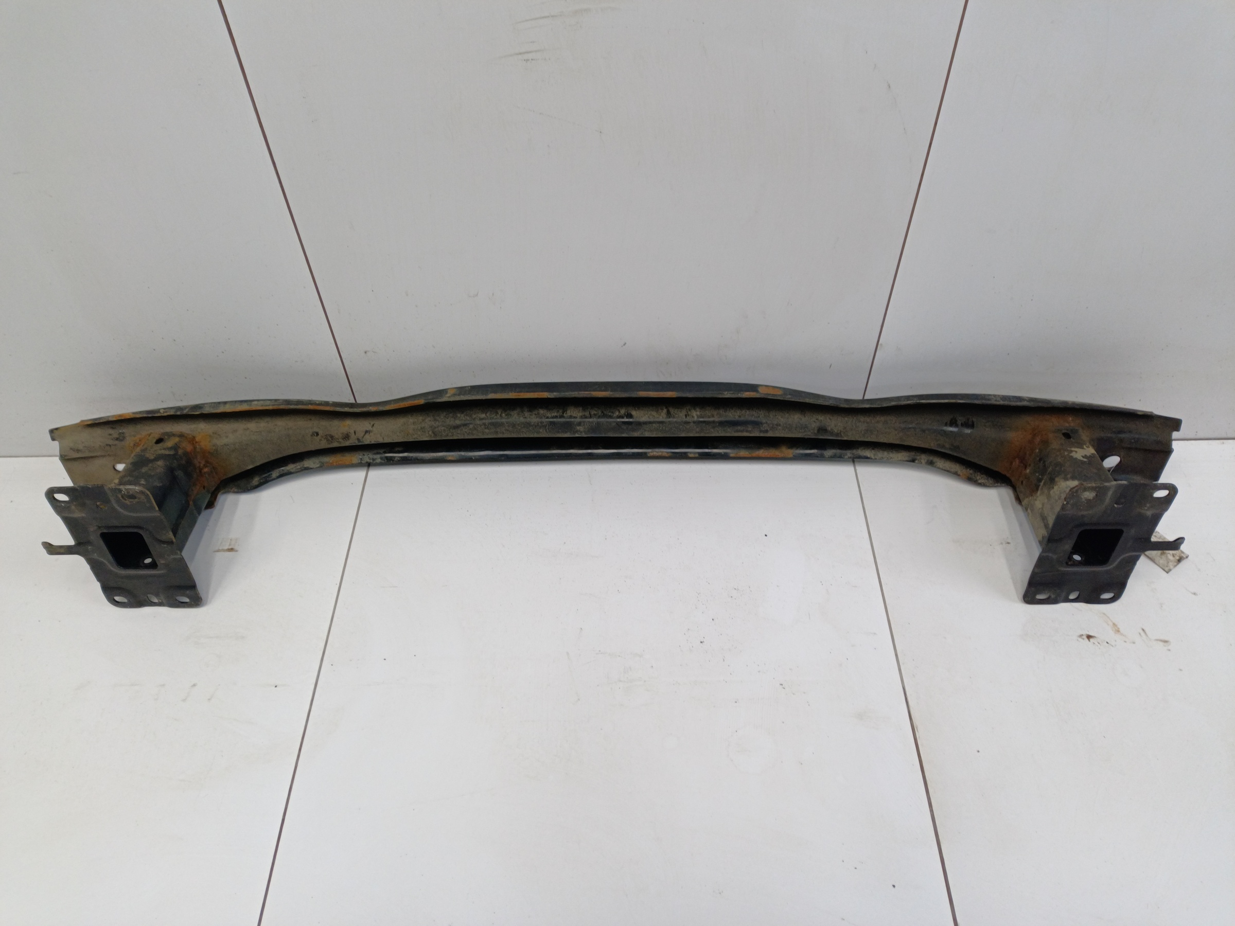 Усилитель заднего бампера Volkswagen Tiguan 2