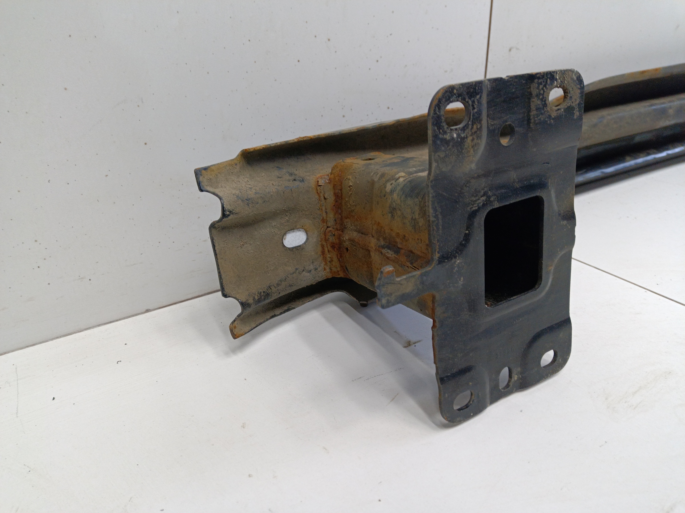 Усилитель заднего бампера Volkswagen Tiguan 2