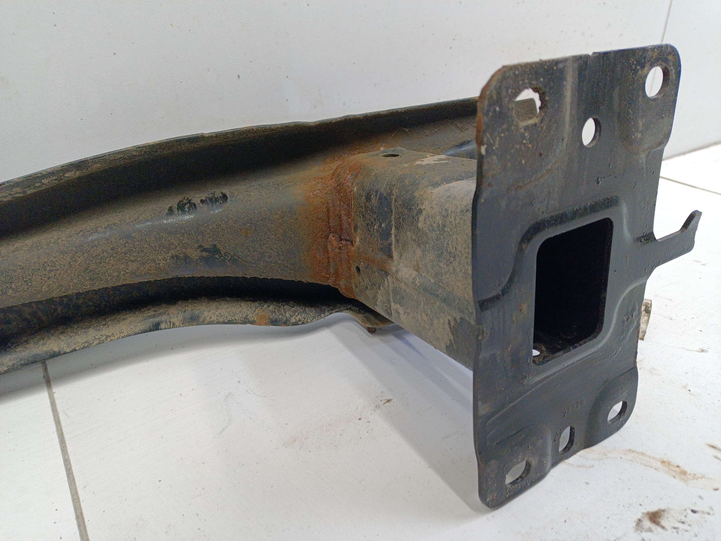 Усилитель заднего бампера Volkswagen Tiguan 2