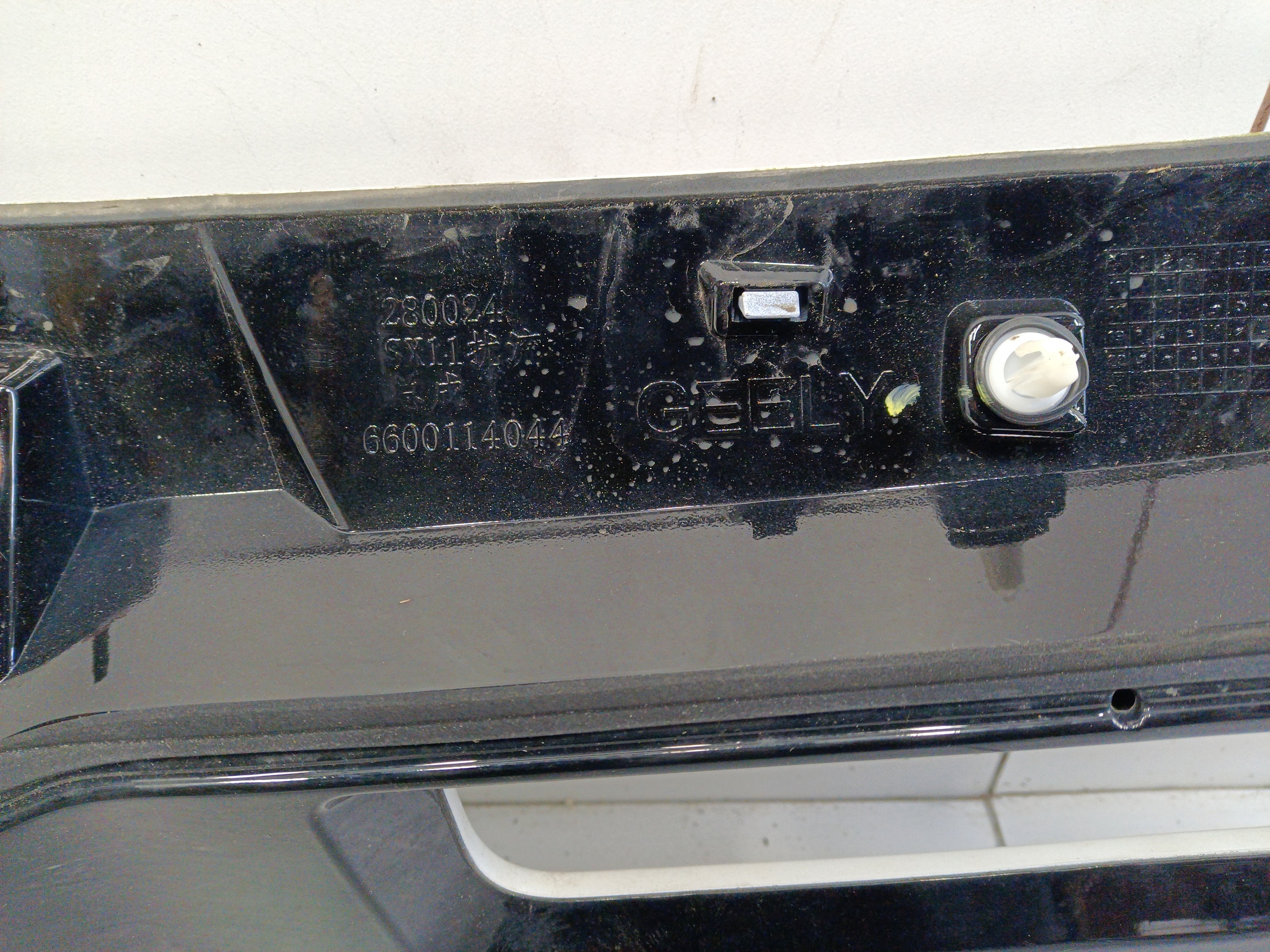 Спойлер крышки багажника Geely Coolray