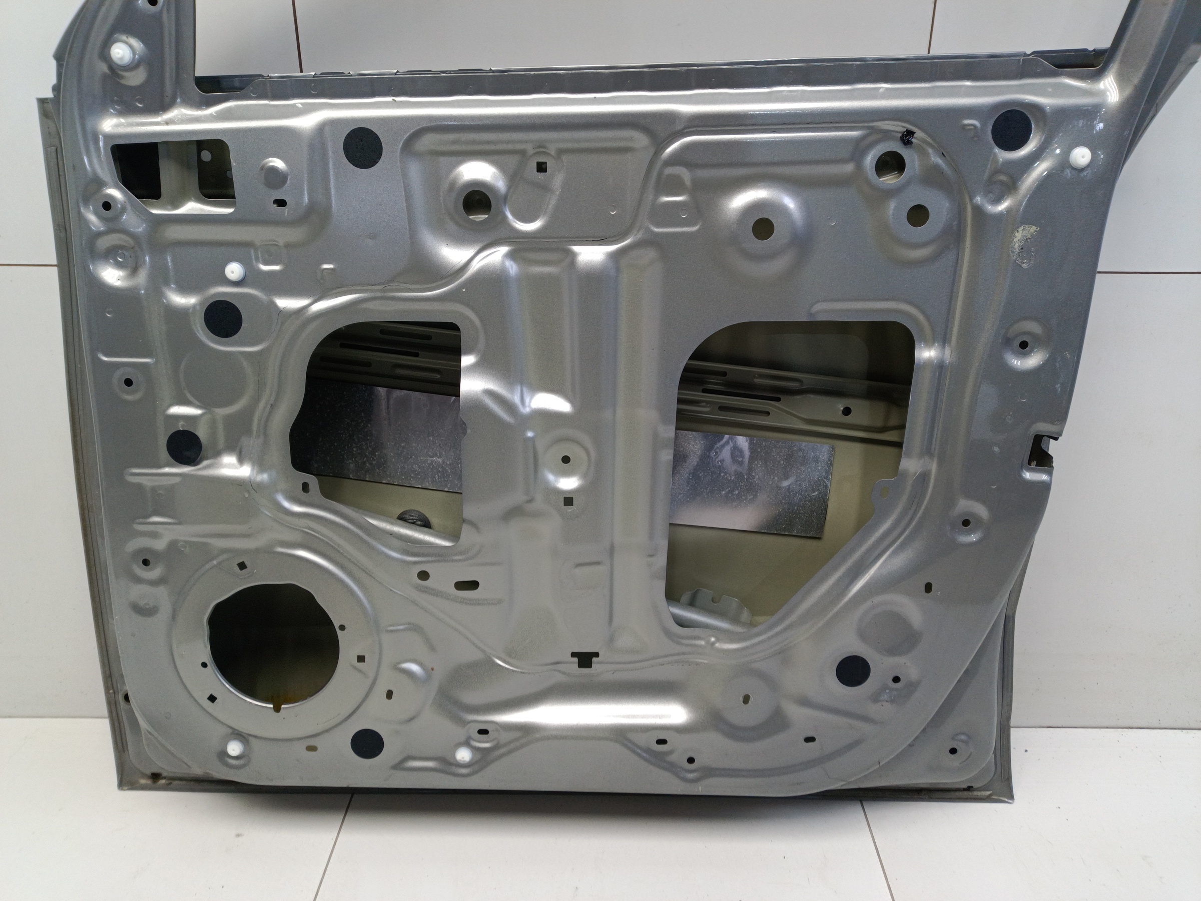 Дверь передняя правая Haval Jolion без молдинга