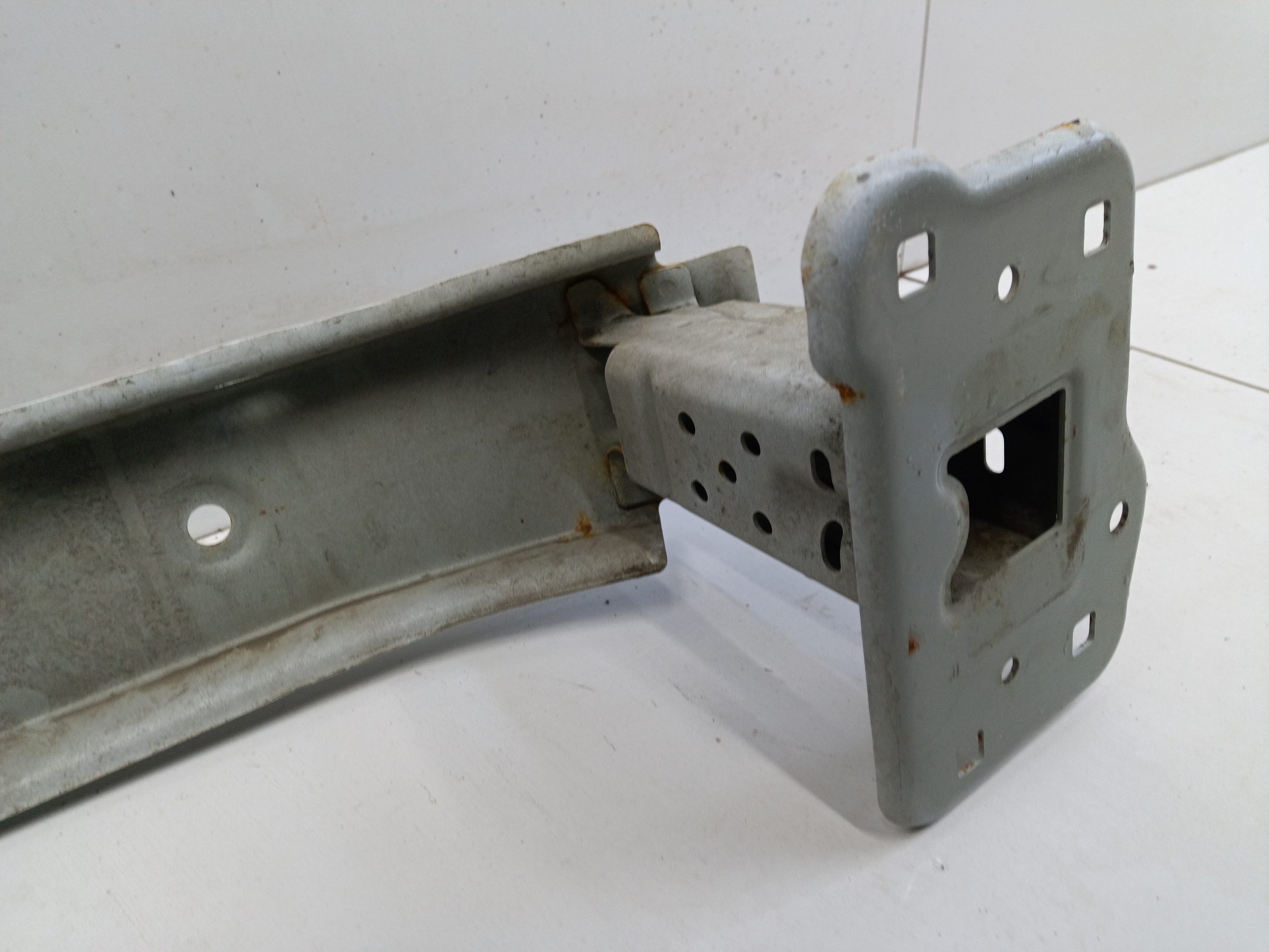 Усилитель переднего бампера Haval F7