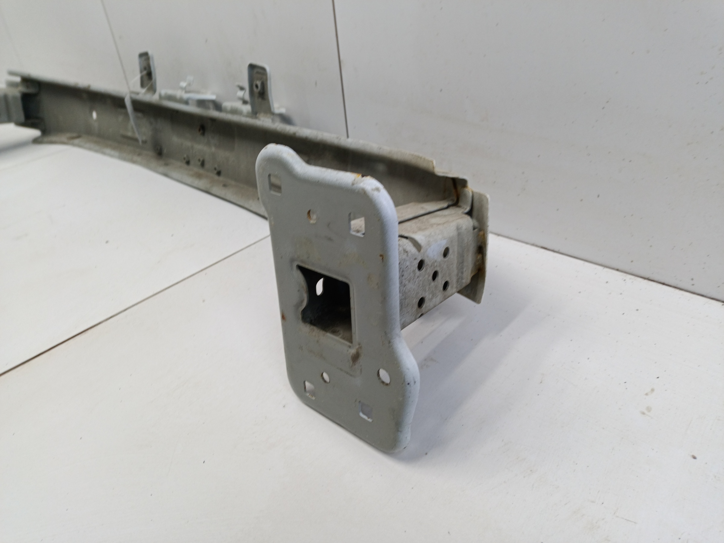 Усилитель переднего бампера Haval F7