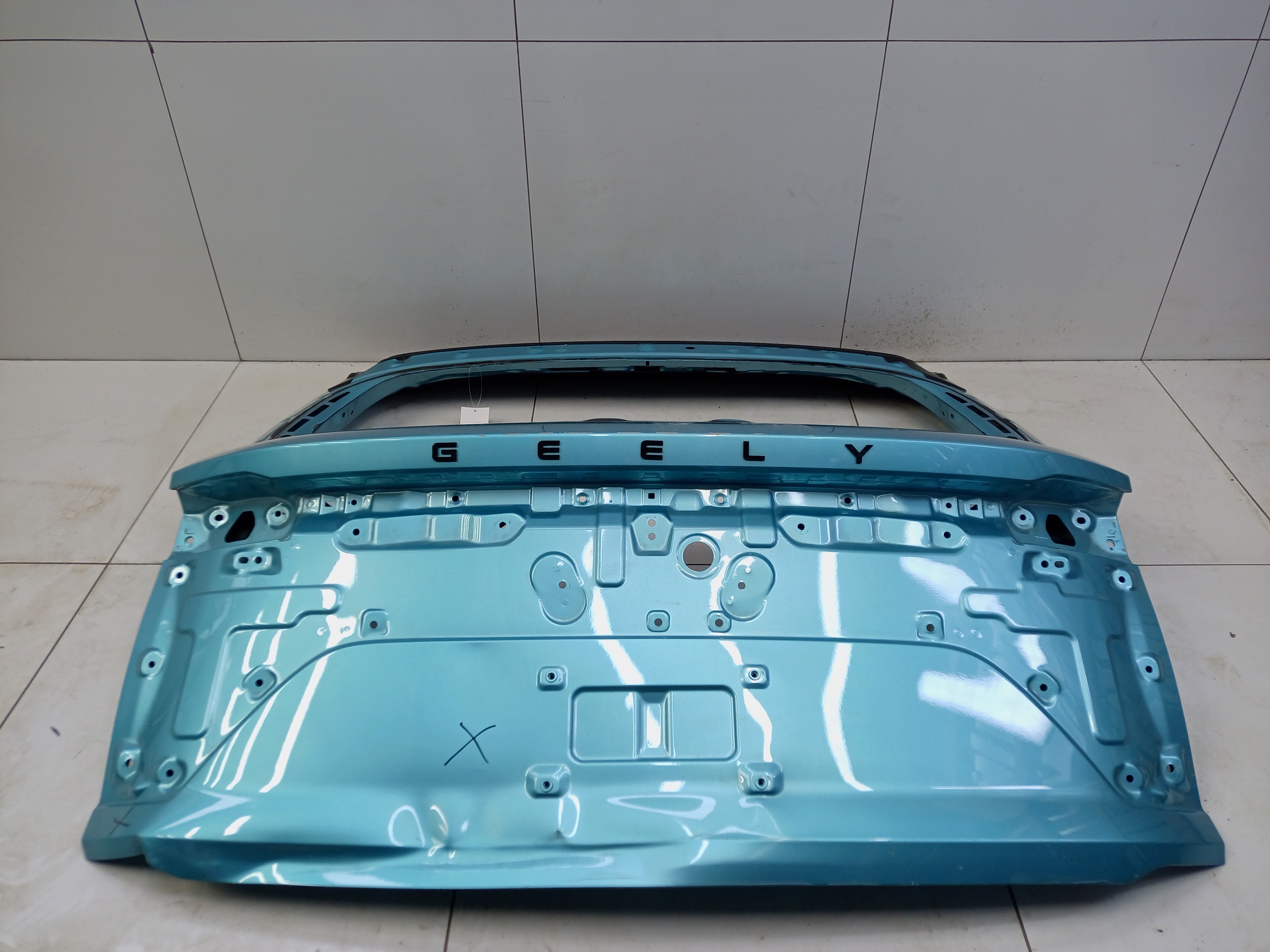 Крышка багажника Geely Coolray Restail