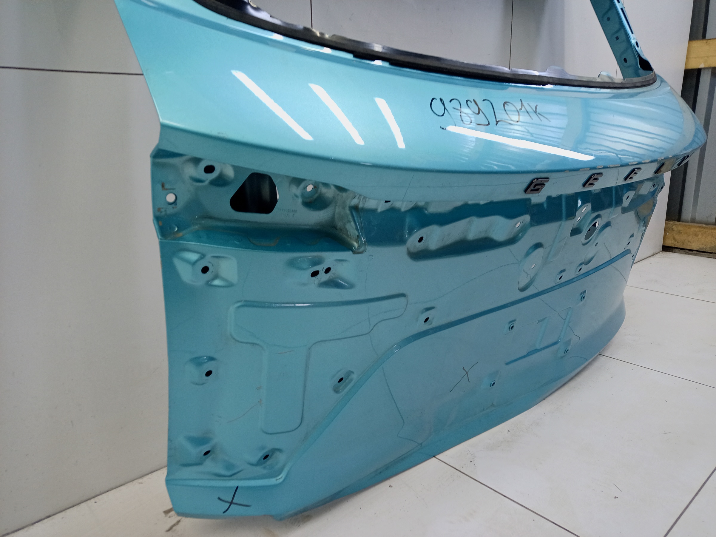 Крышка багажника Geely Coolray Restail
