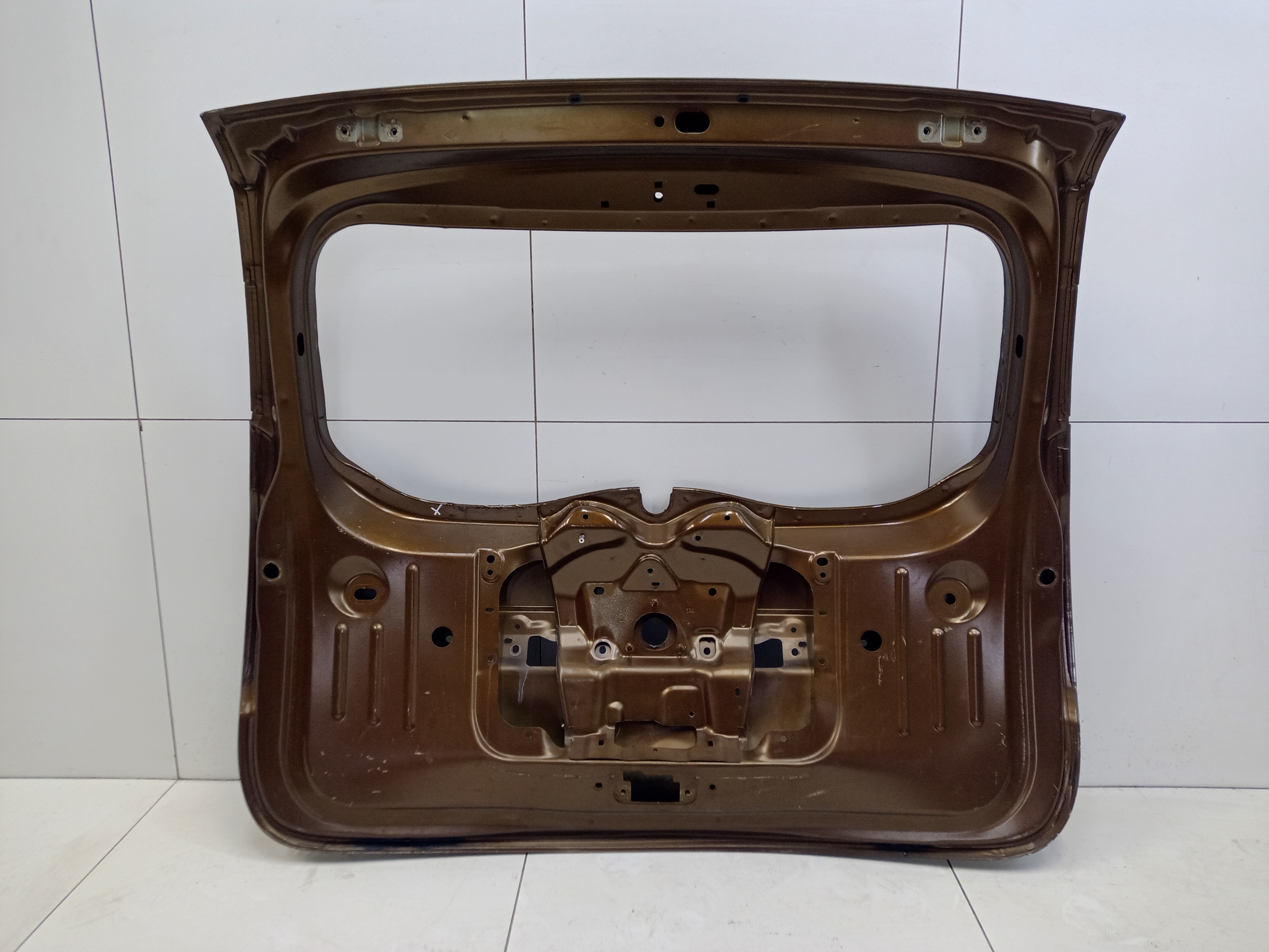 Крышка багажника Renault Duster 1