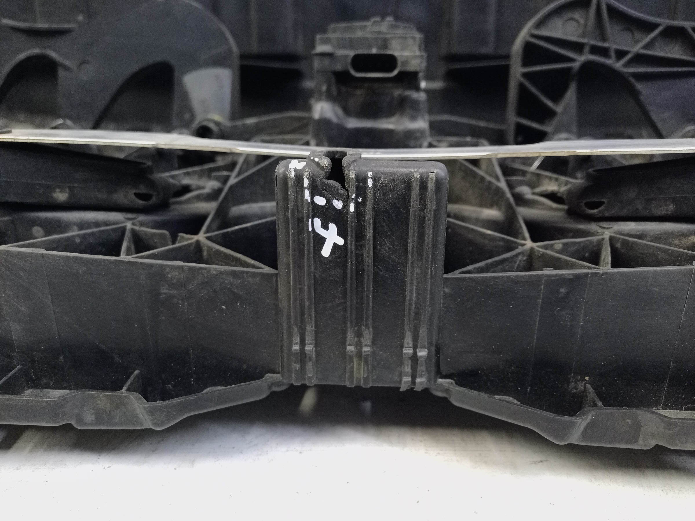 Жалюзи решетки радиатора BMW X6 G06