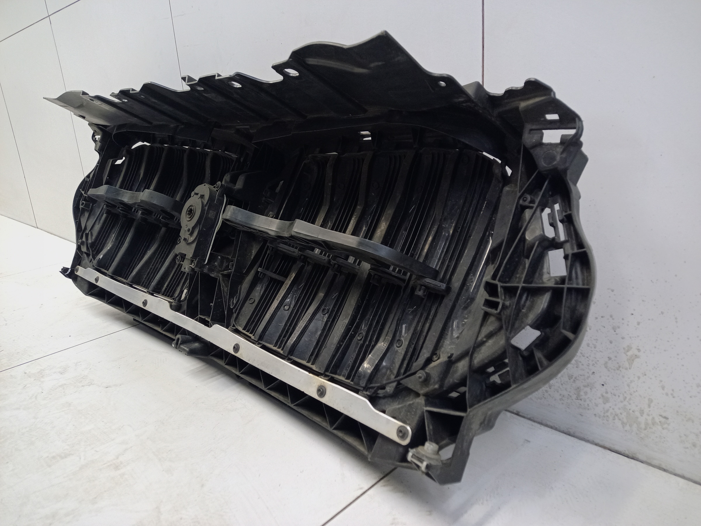 Жалюзи решетки радиатора BMW X6 G06