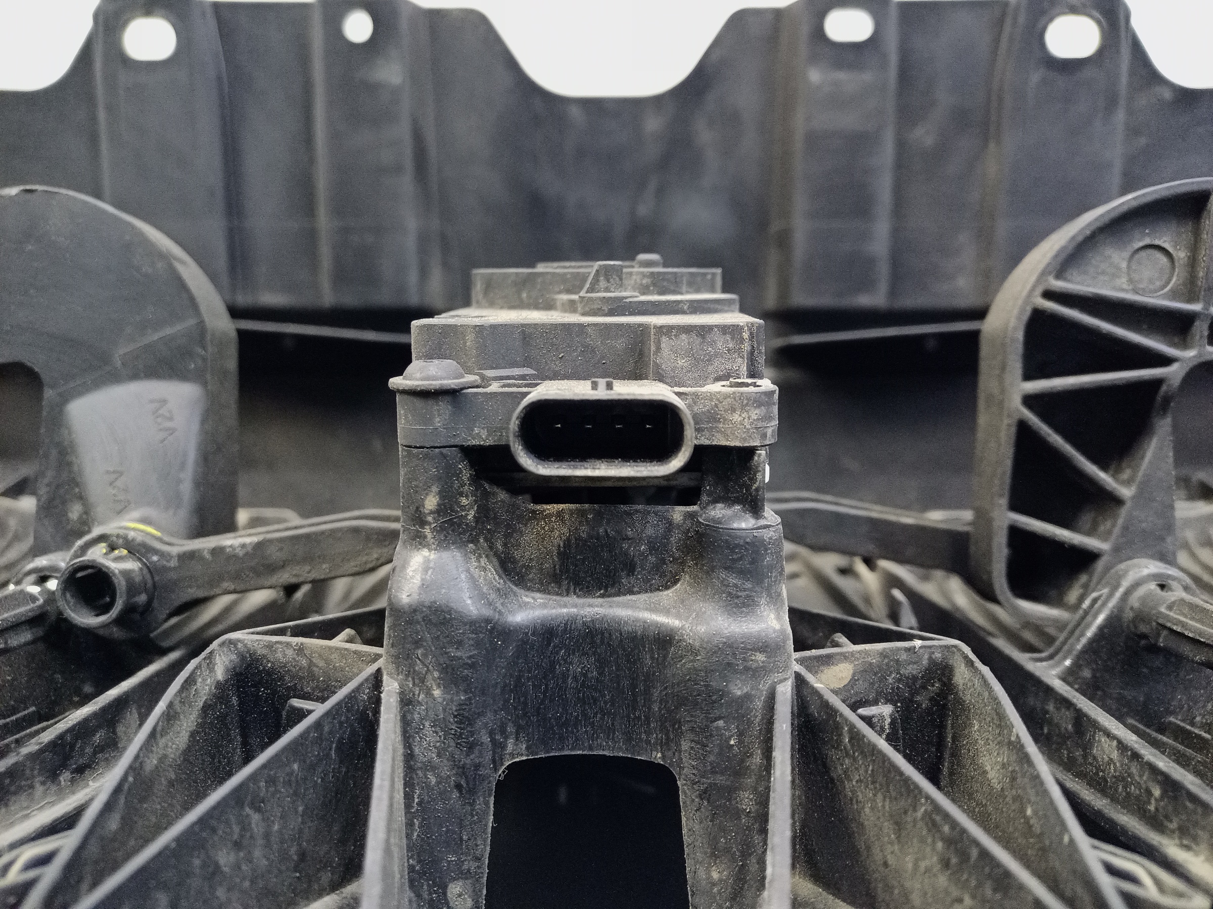 Жалюзи решетки радиатора BMW X6 G06