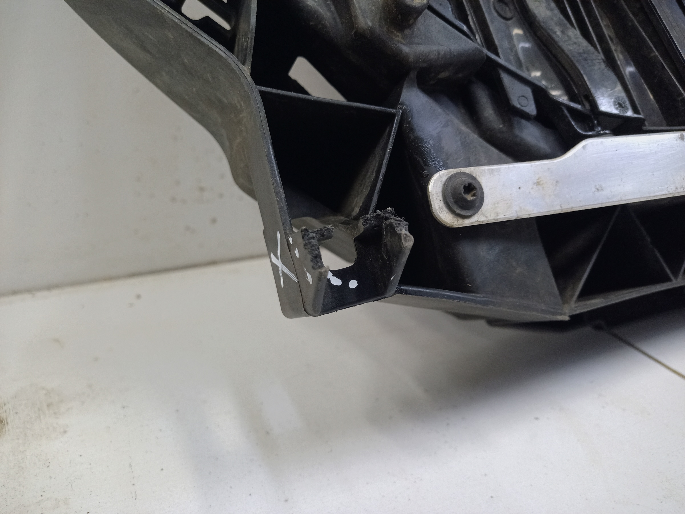 Жалюзи решетки радиатора BMW X6 G06