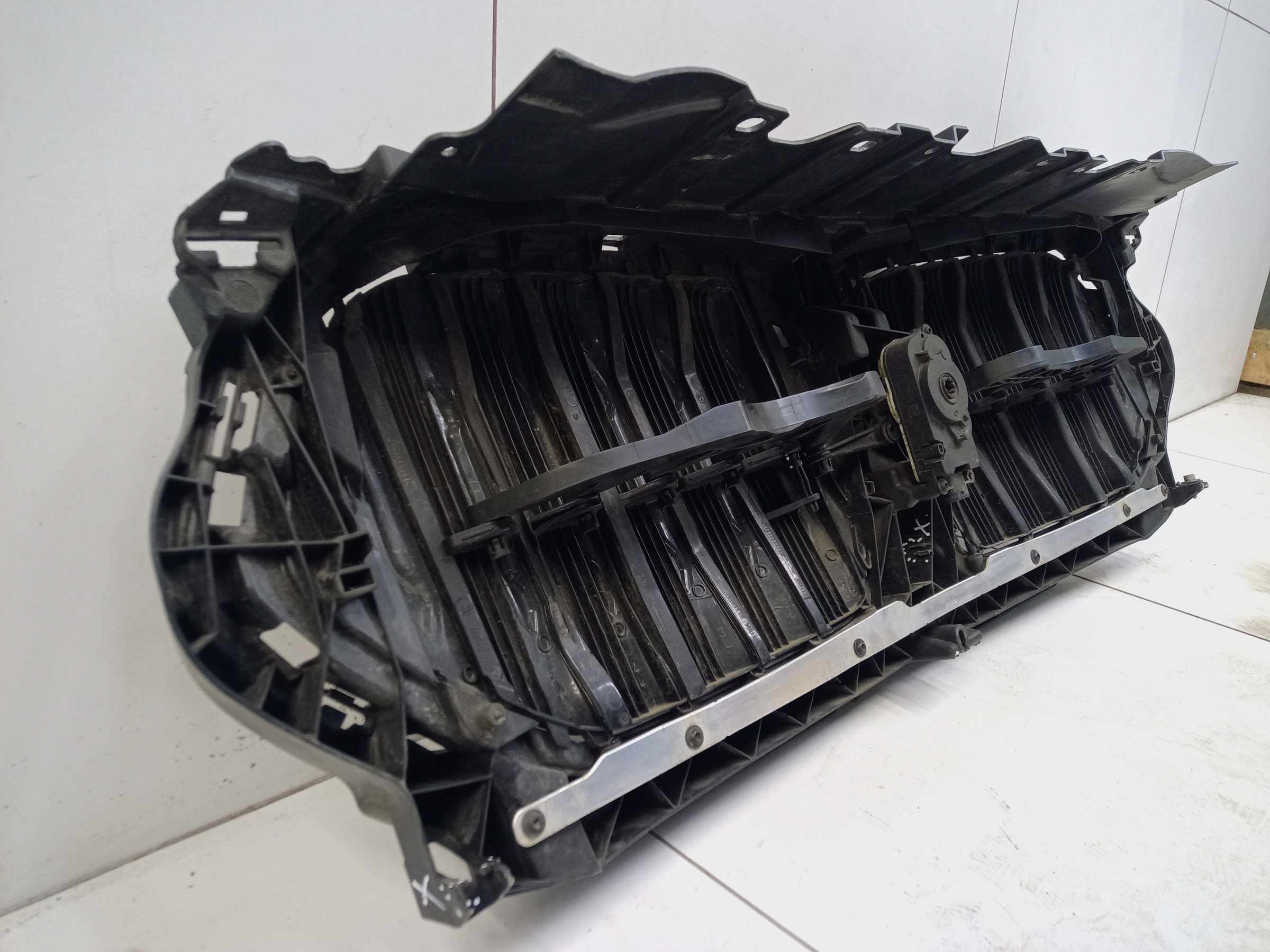 Жалюзи решетки радиатора BMW X6 G06