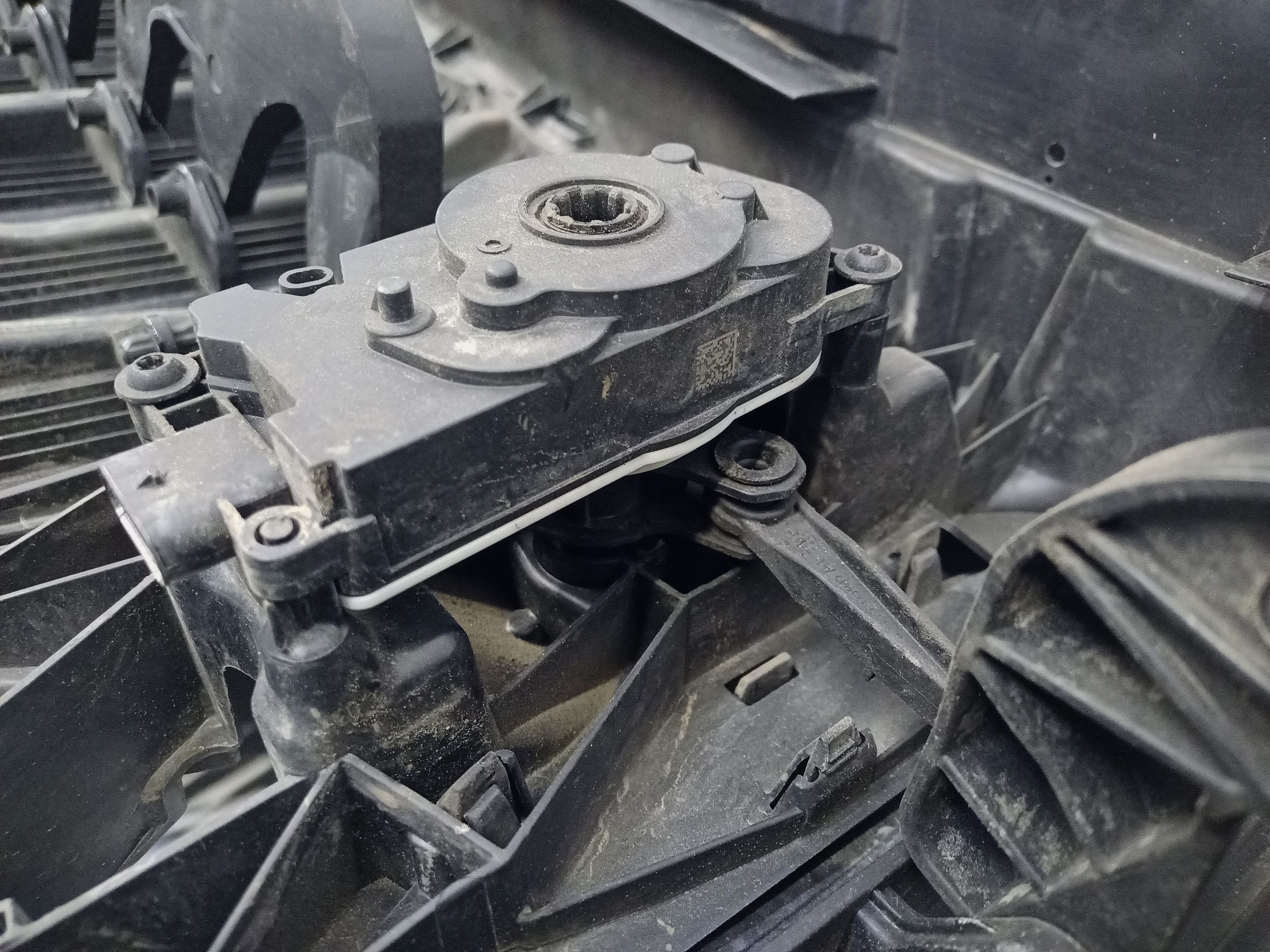 Жалюзи решетки радиатора BMW X6 G06