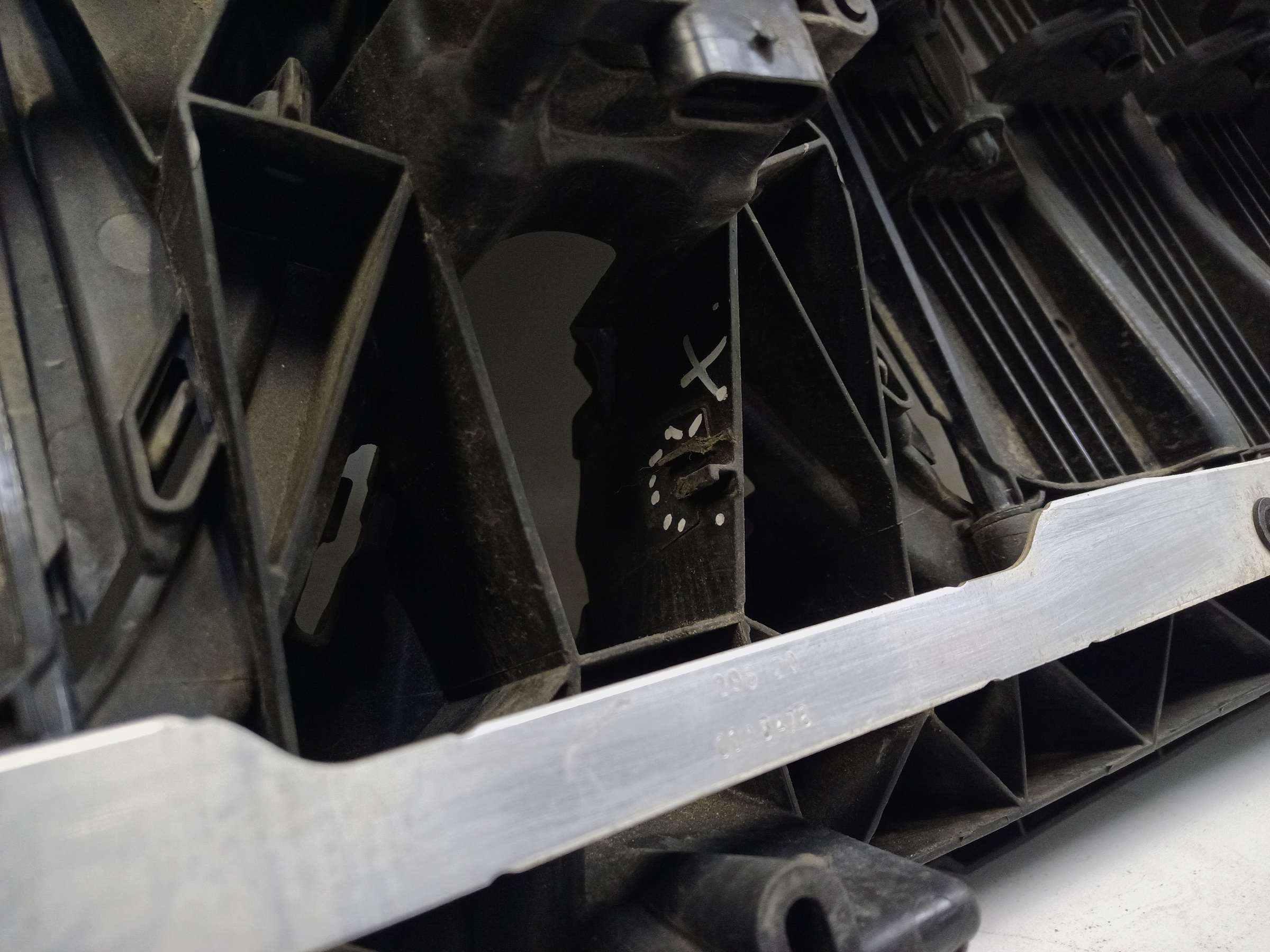 Жалюзи решетки радиатора BMW X6 G06