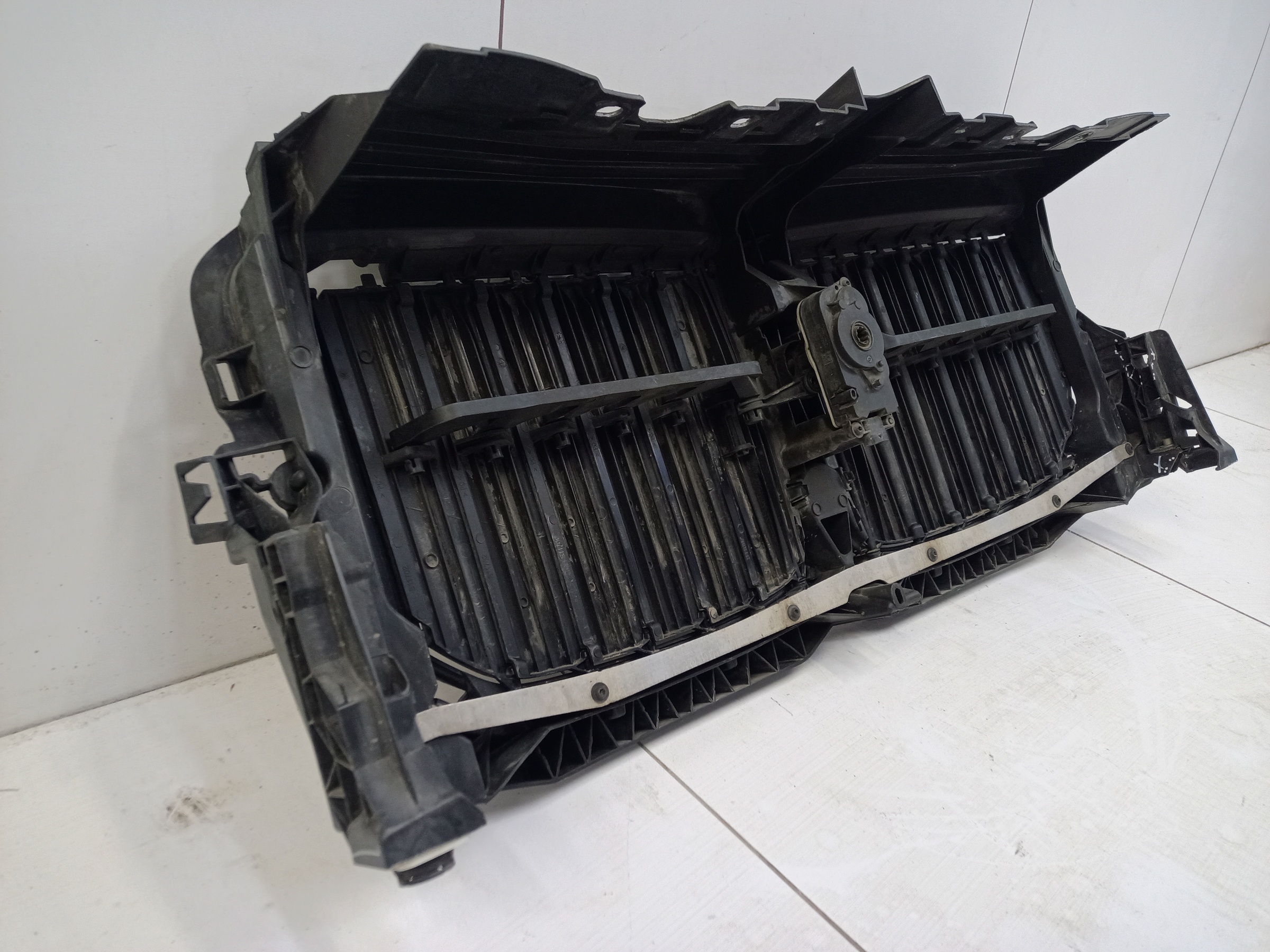 Жалюзи решетки радиатора черные BMW X7 G07