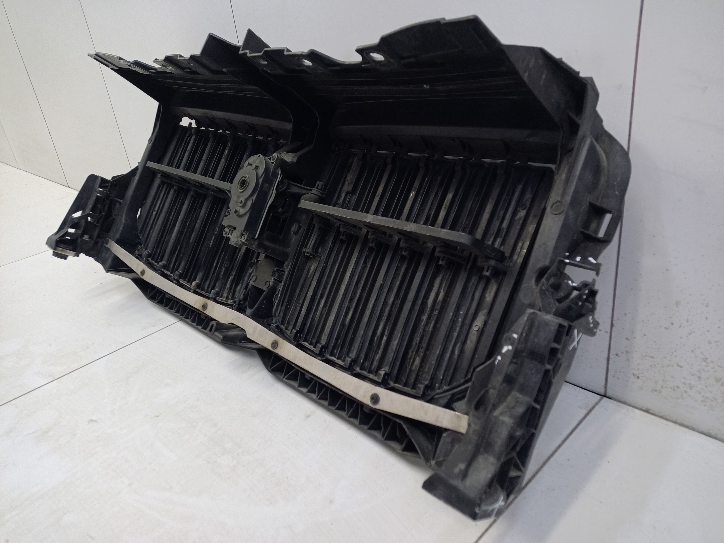 Жалюзи решетки радиатора черные BMW X7 G07