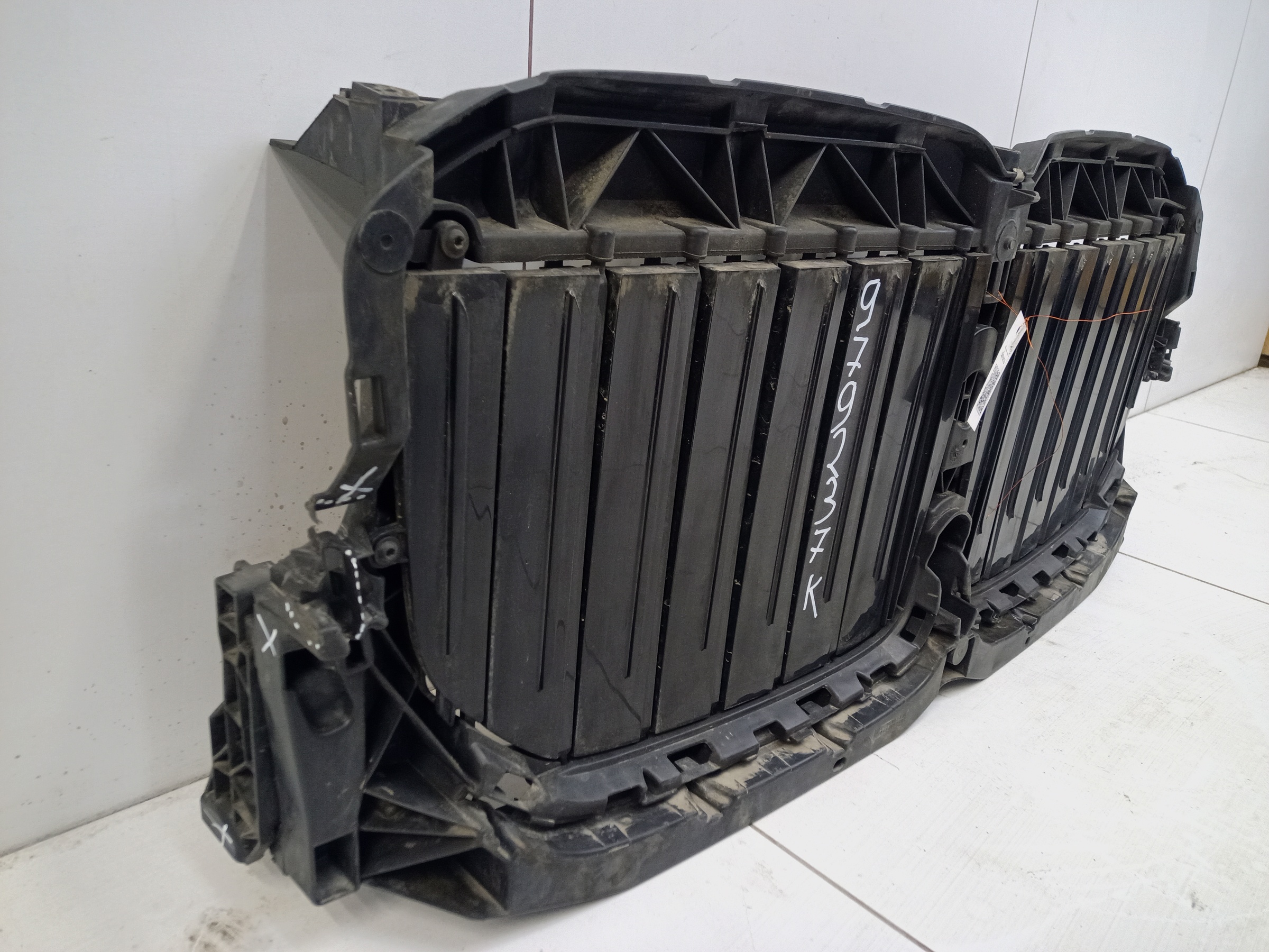 Жалюзи решетки радиатора черные BMW X7 G07