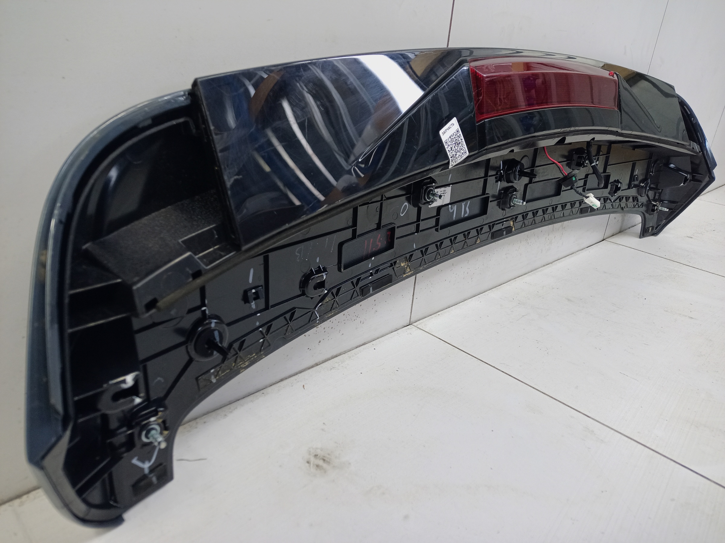 Спойлер крышки багажника Geely Monjaro