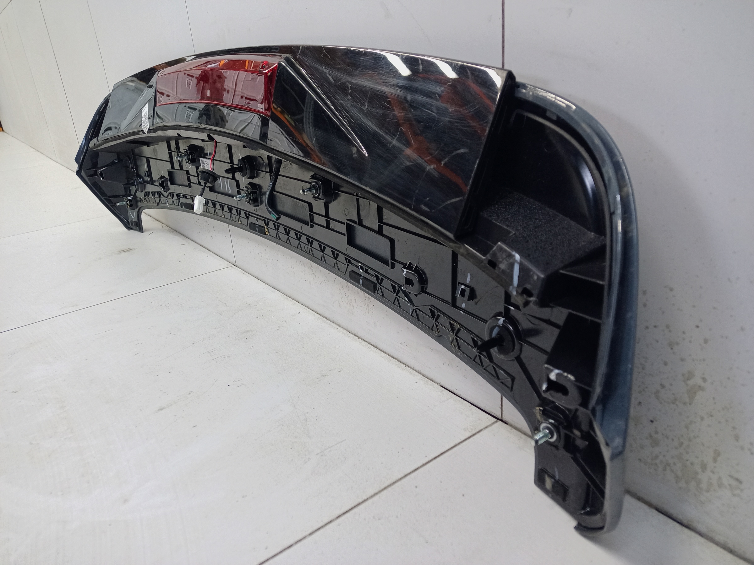 Спойлер крышки багажника Geely Monjaro