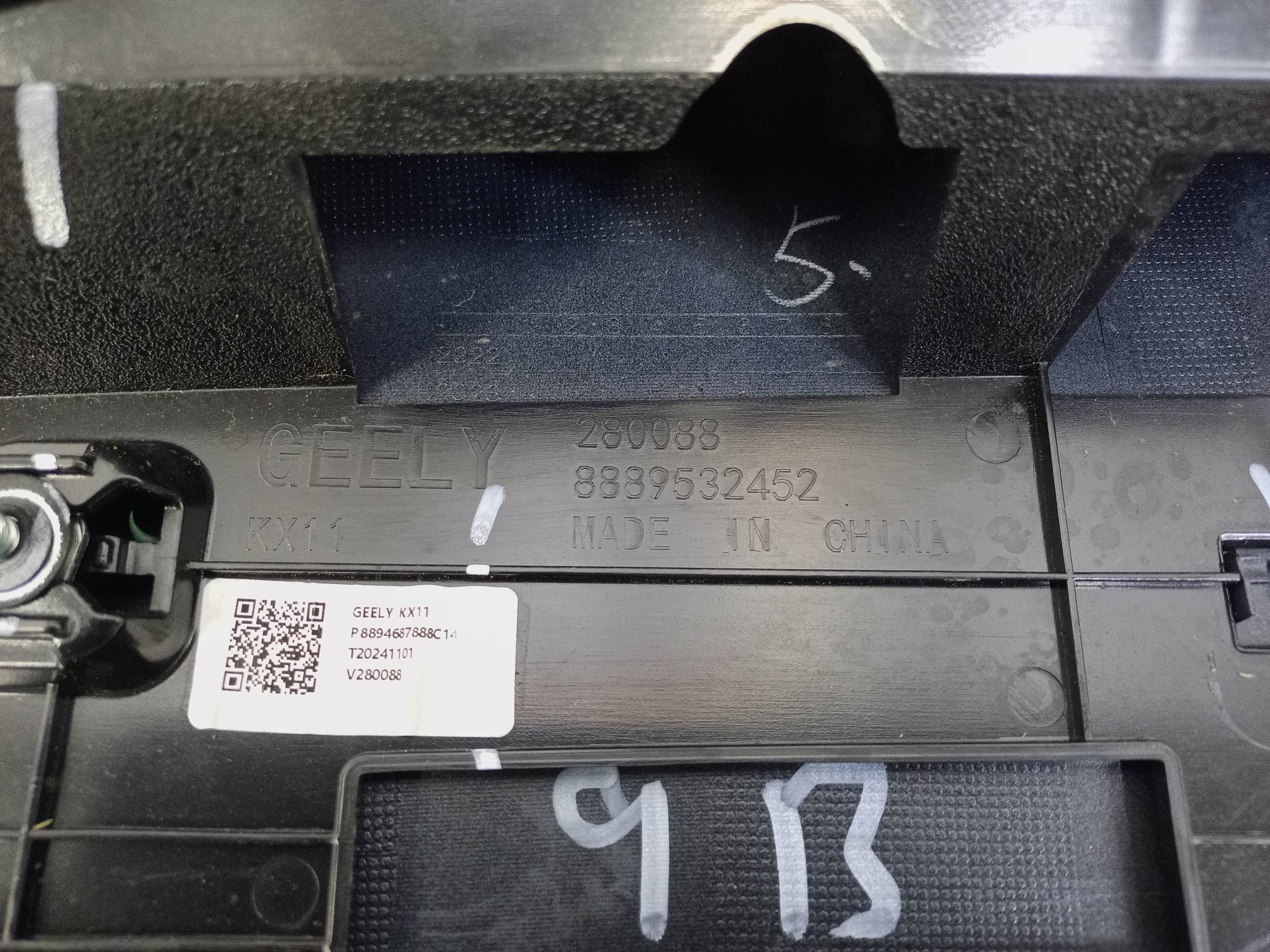 Спойлер крышки багажника Geely Monjaro