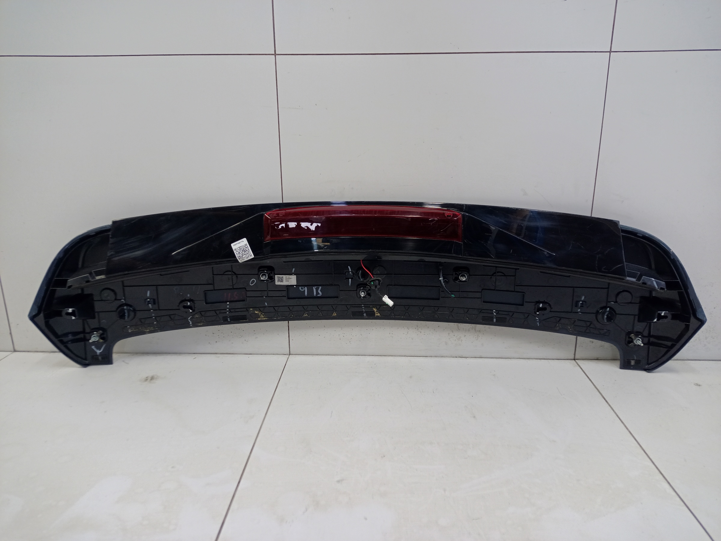 Спойлер крышки багажника Geely Monjaro